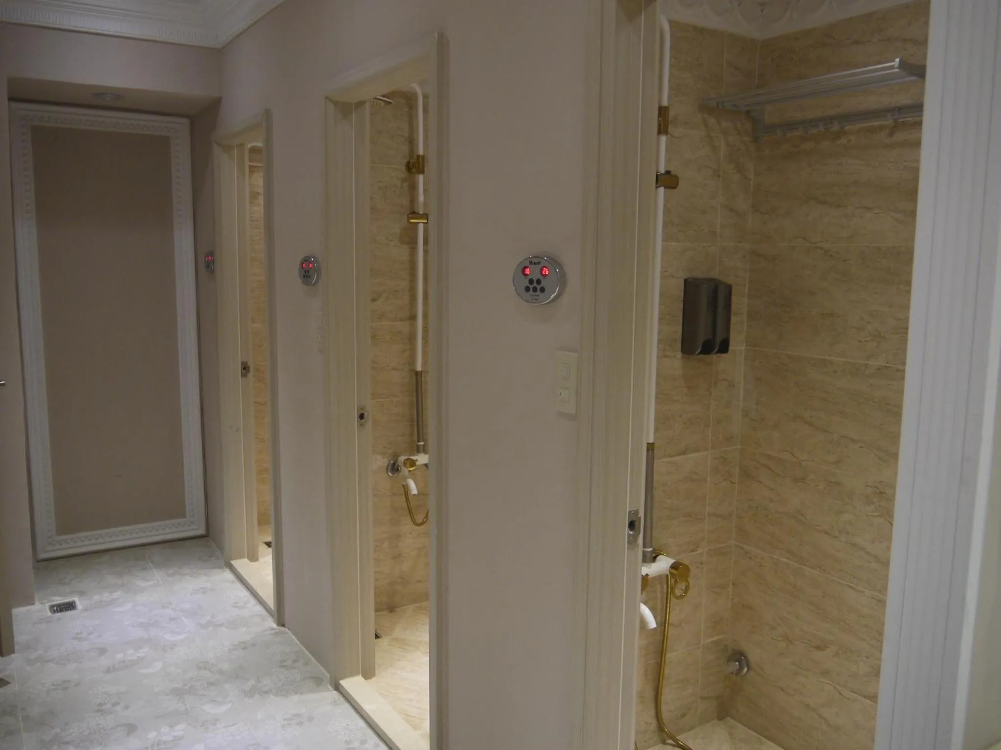 Shower in 橙舍太空艙 TW Capsule Hostel