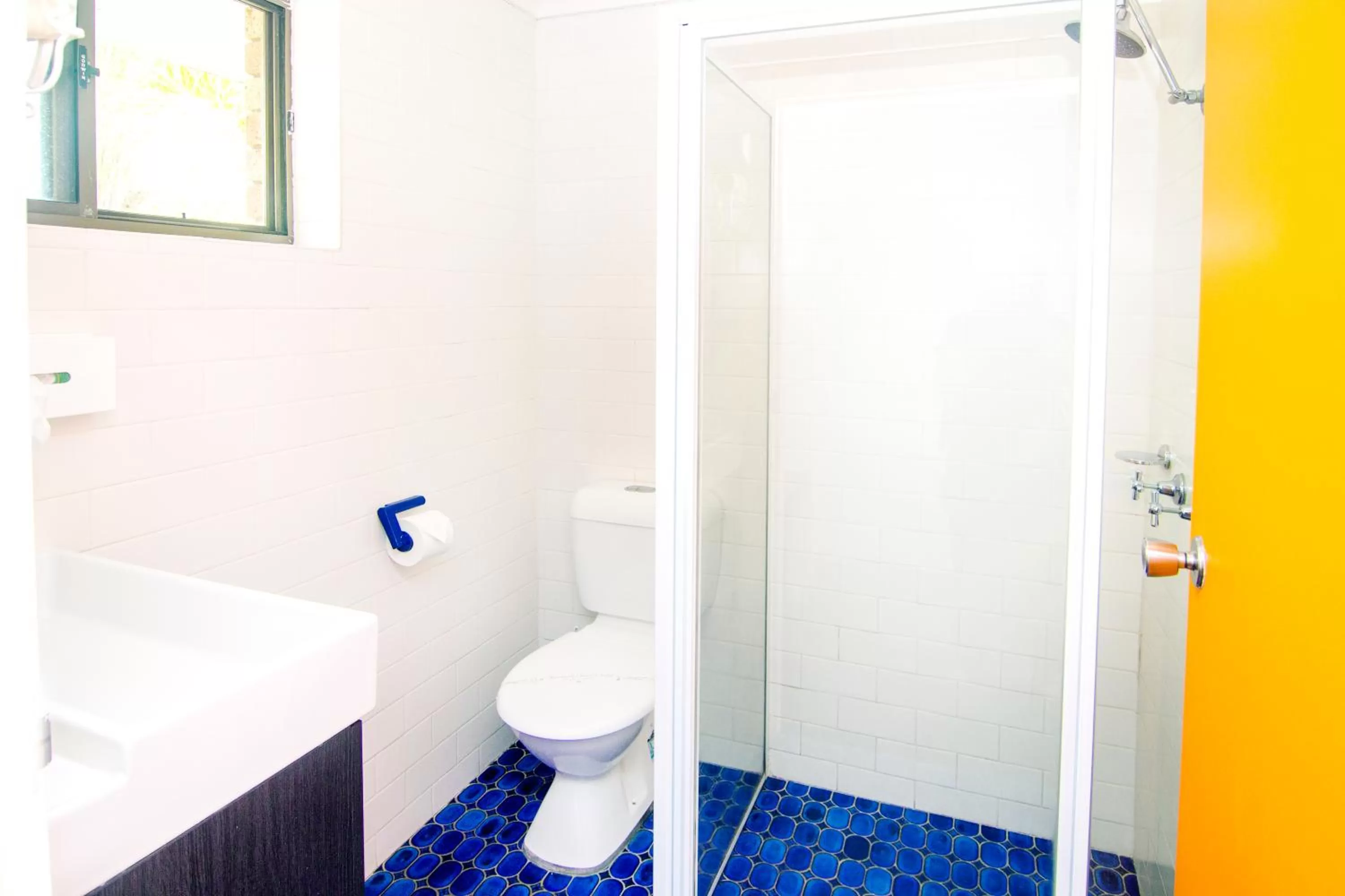 Bathroom in Crescent Motel Taree