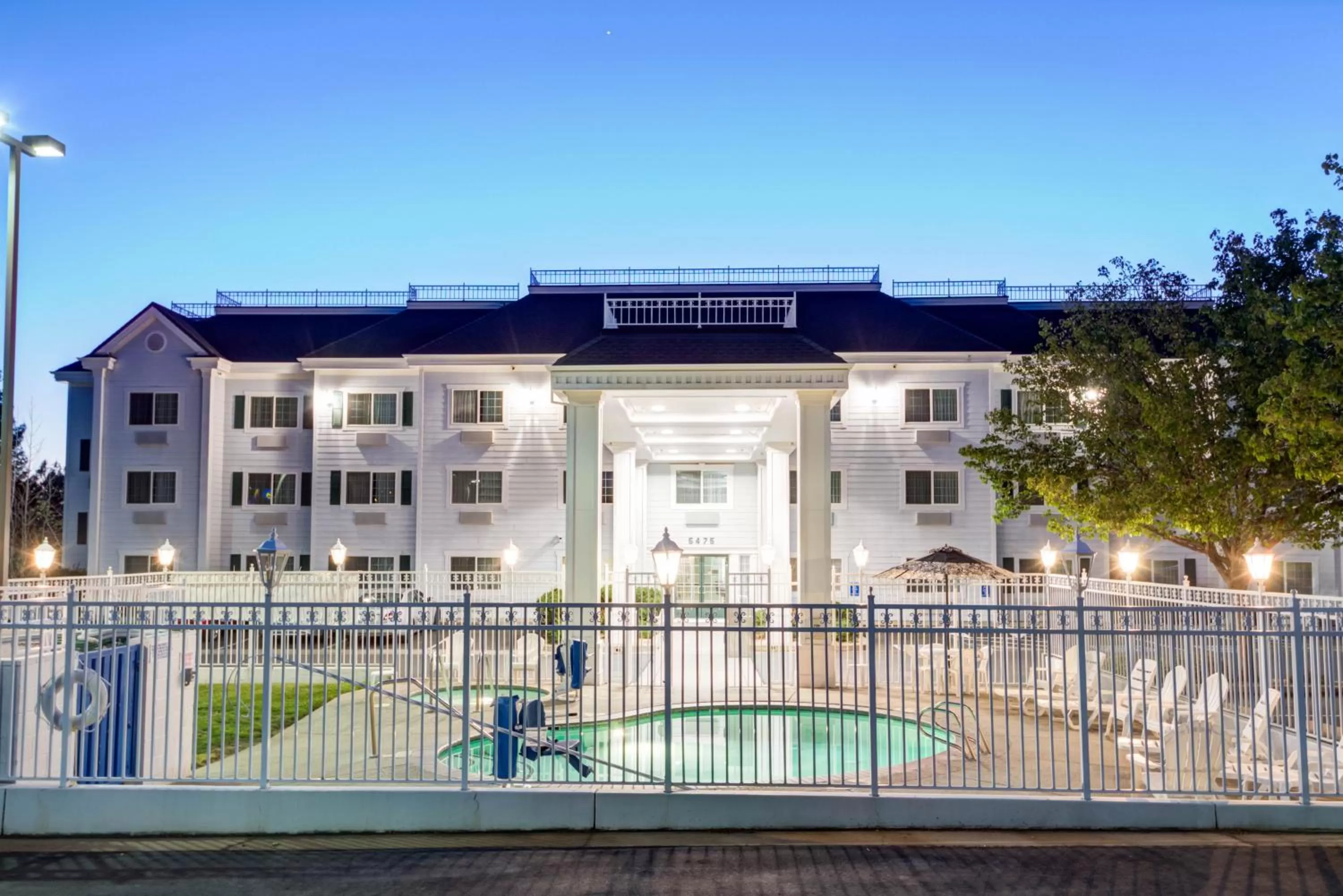 Facade/entrance in Best Western Paradise Hotel