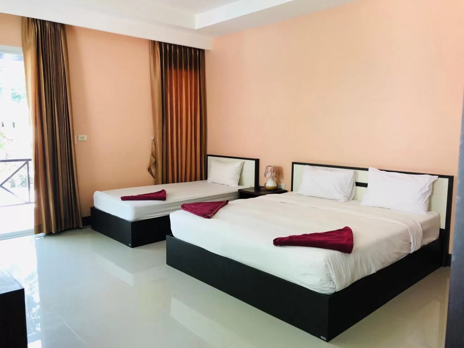 Bed in Ao Thong beach Bungalows