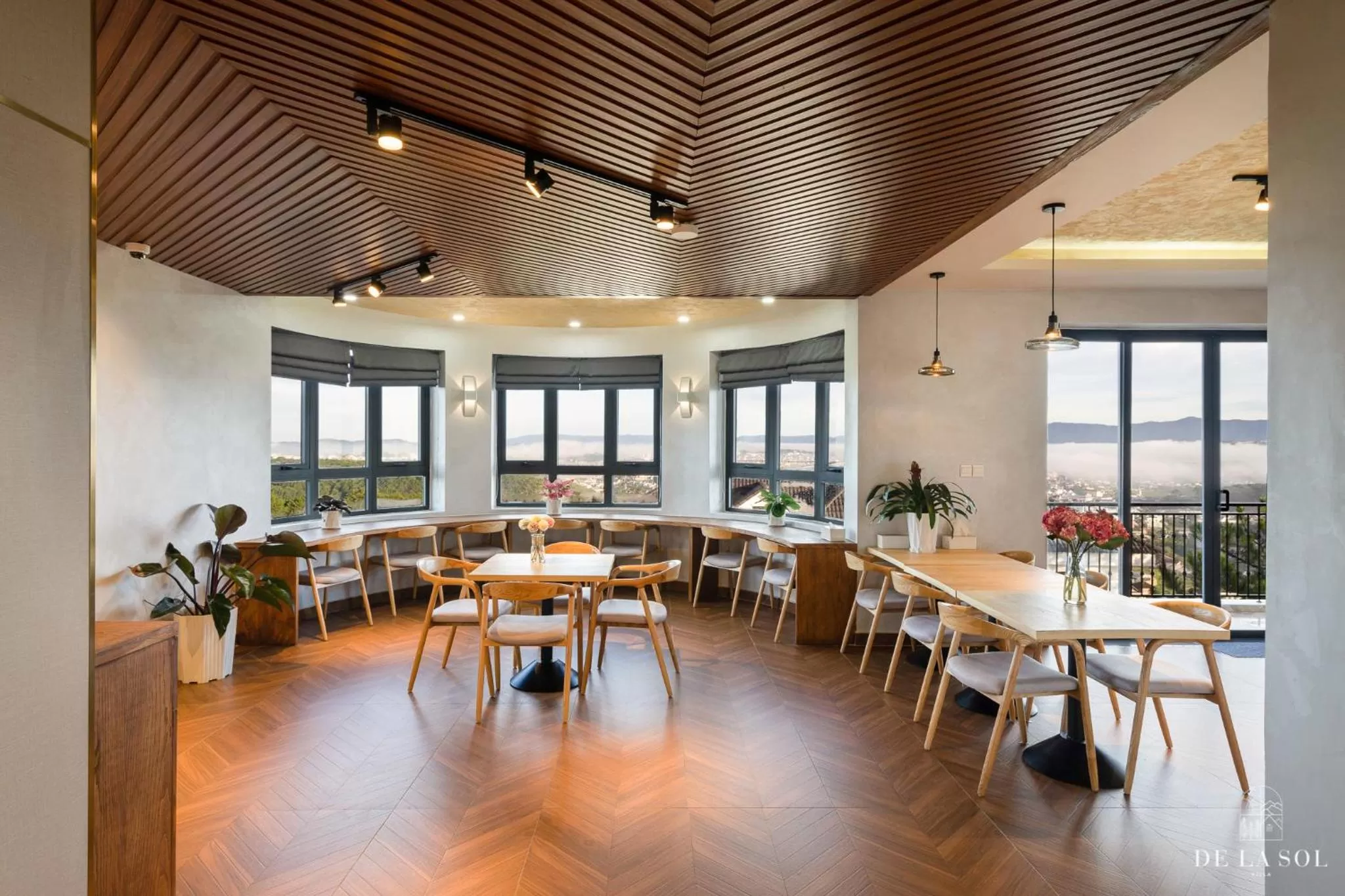 Coffee/tea facilities in De La Sol Villa Dalat