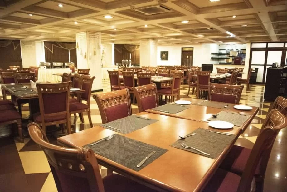 Restaurant/places to eat in Hotel Sapphire