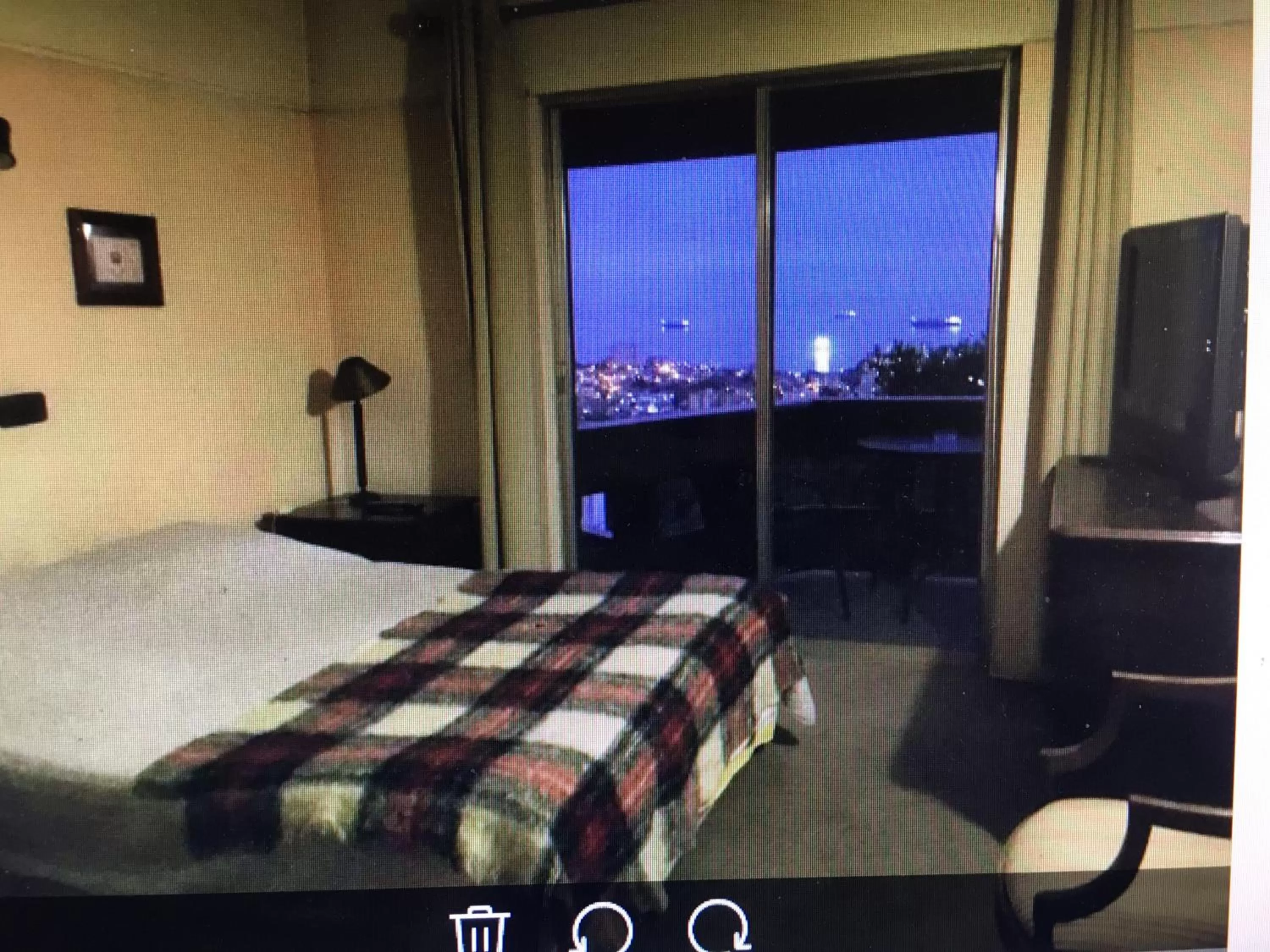 Bedroom in My Father's House Bed & Breakfast