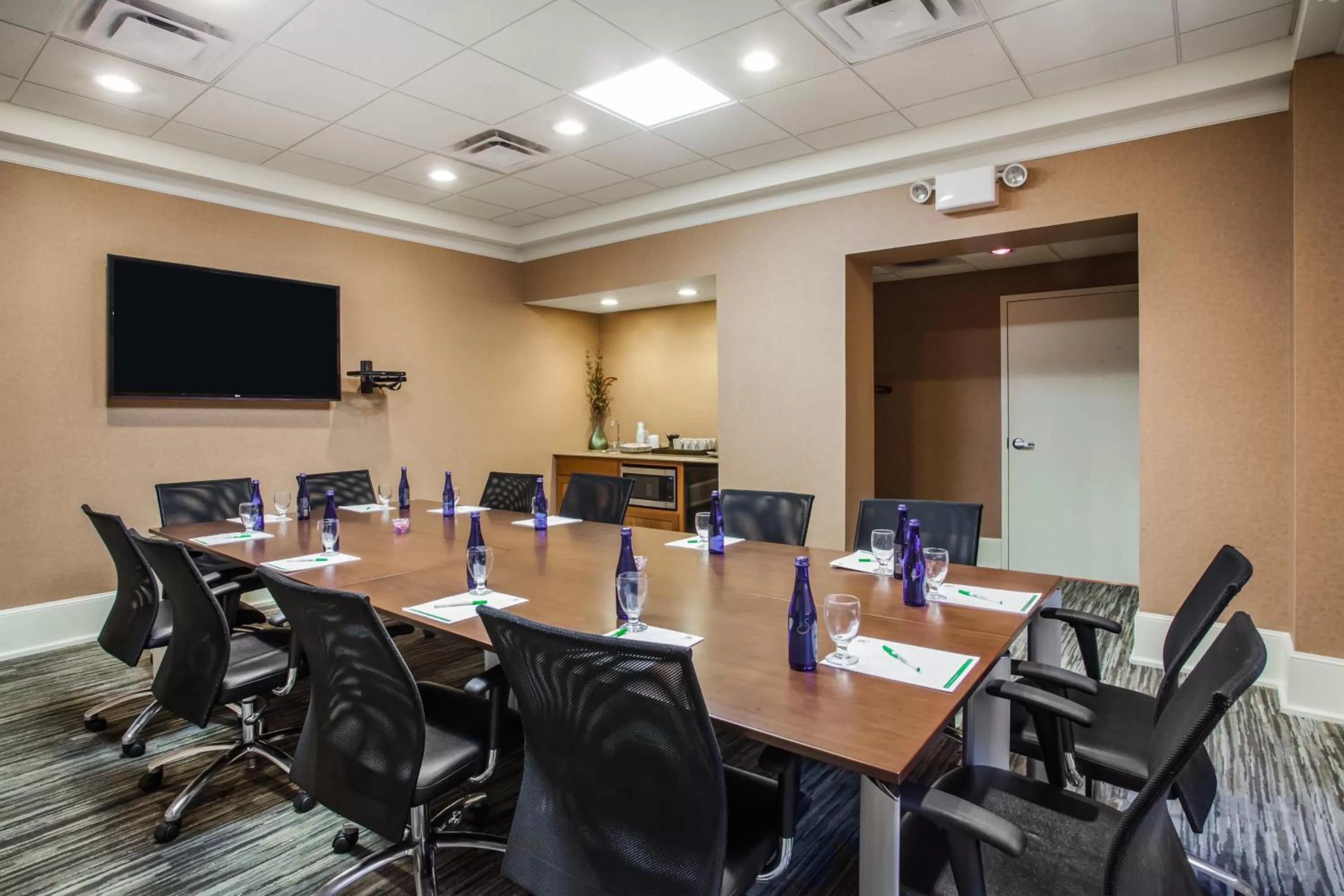 Meeting/conference room in Holiday Inn Saratoga Springs by IHG
