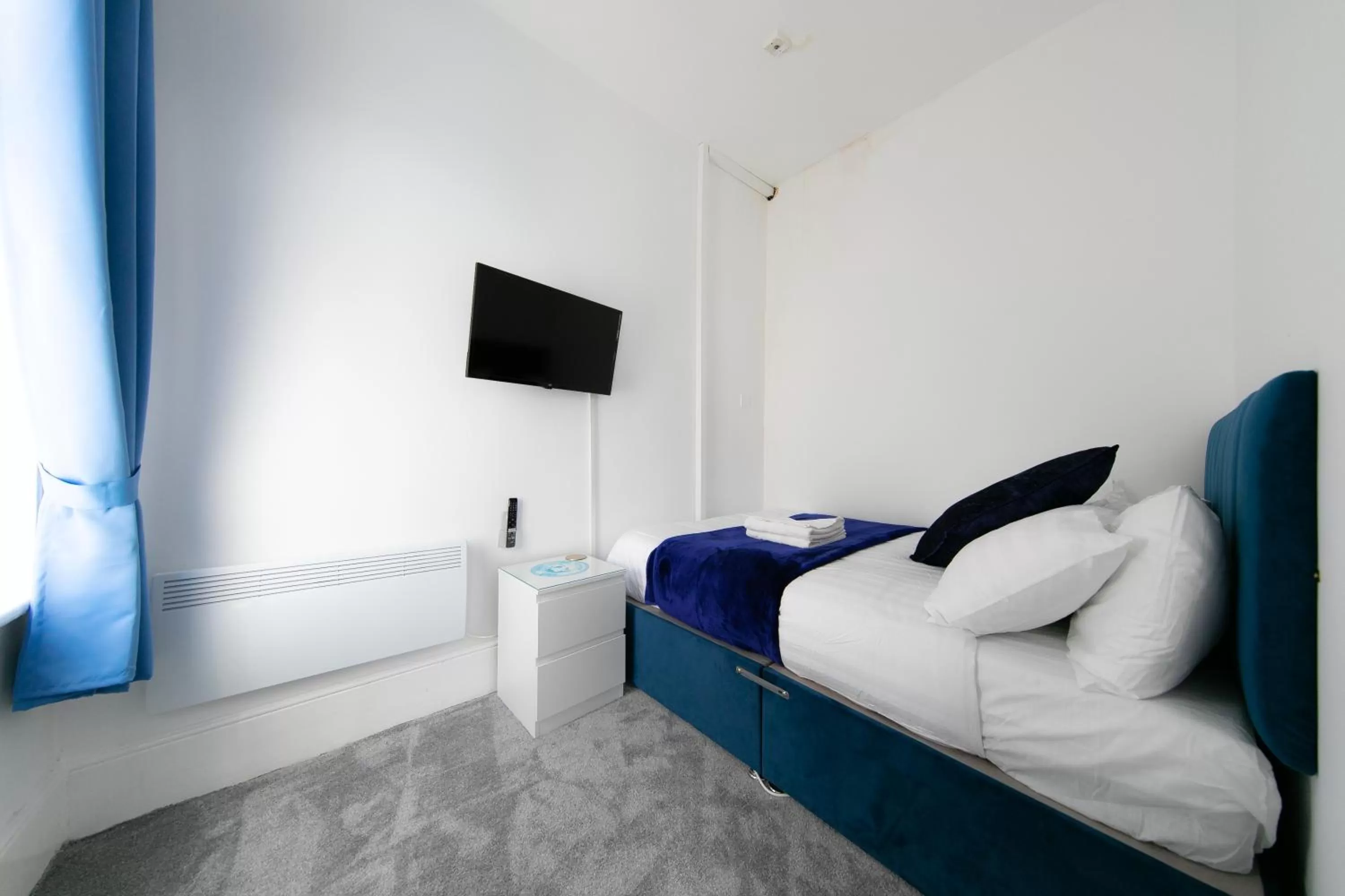 TV/Entertainment Center in The New Apollo Hotel