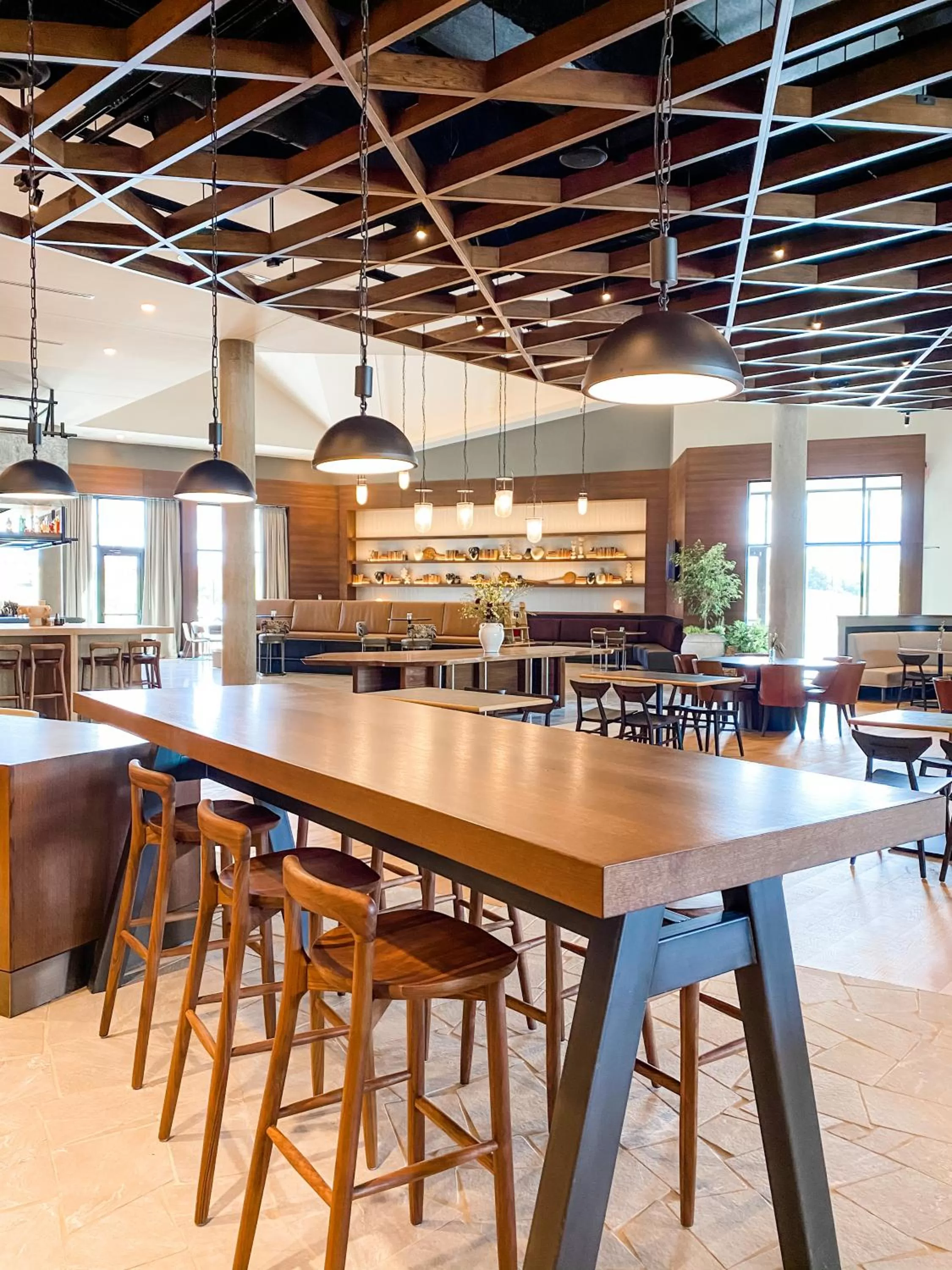 Restaurant/places to eat in Omni Viking Lakes