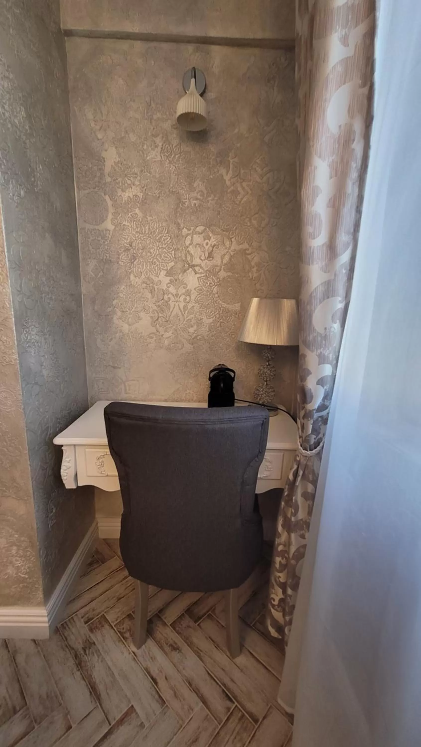 Seating area, Bathroom in Terrace Suites Iasi