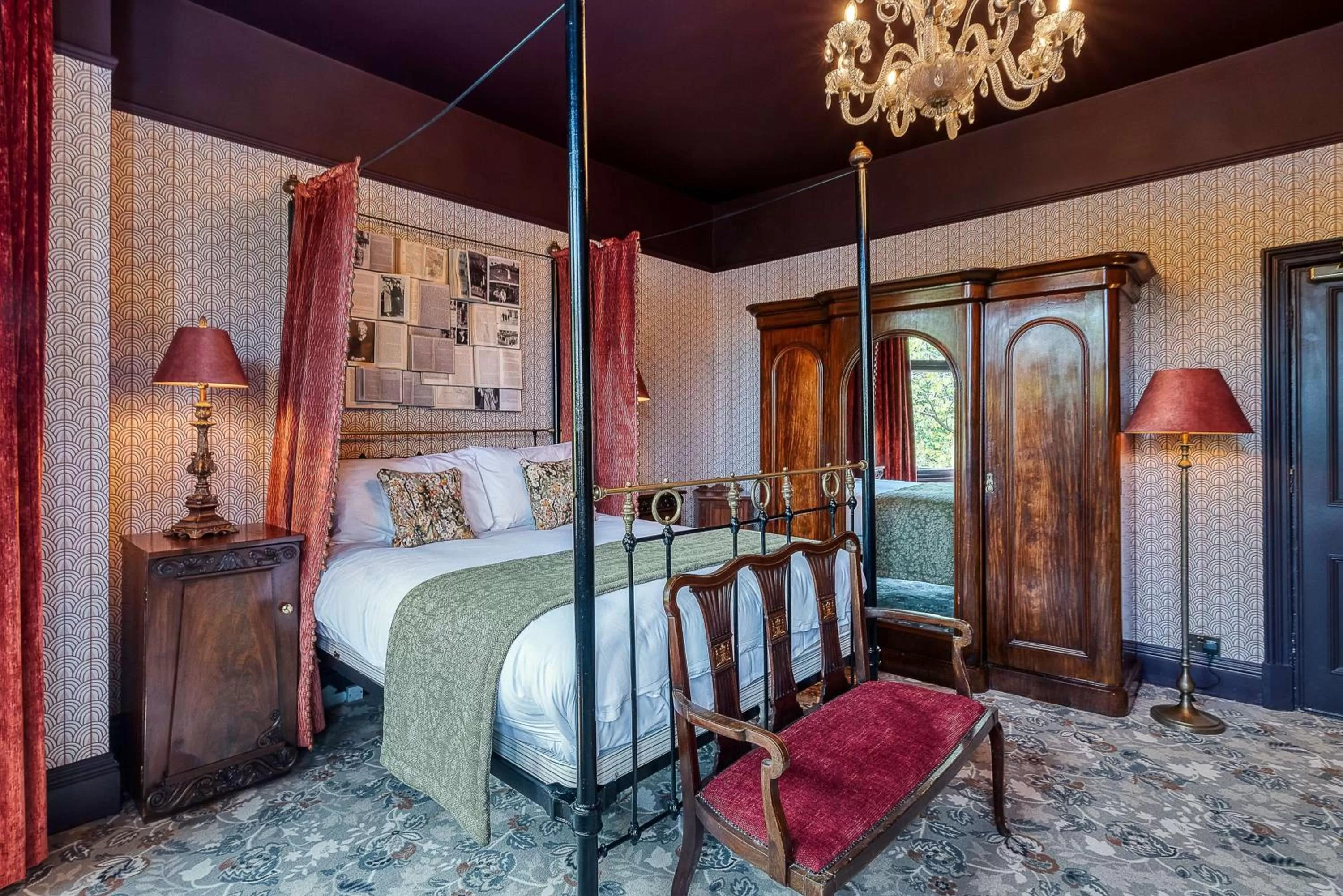 Photo of the whole room, Bed in Clementine's Guest House