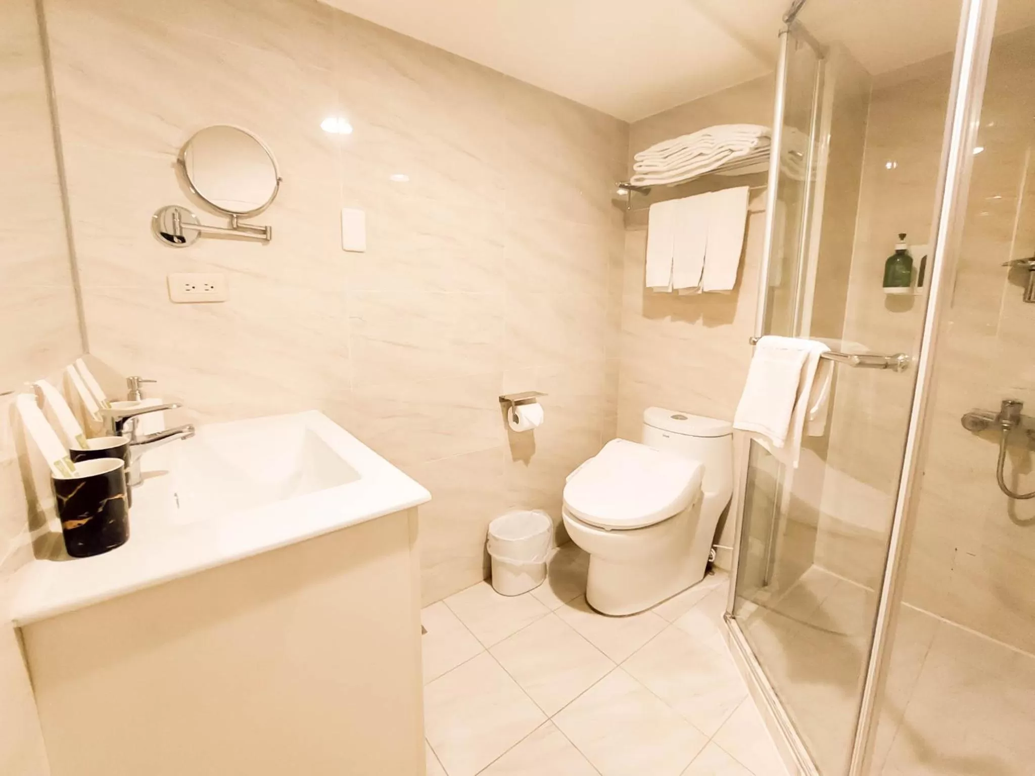 Bathroom in Green Hotel - Tea Way