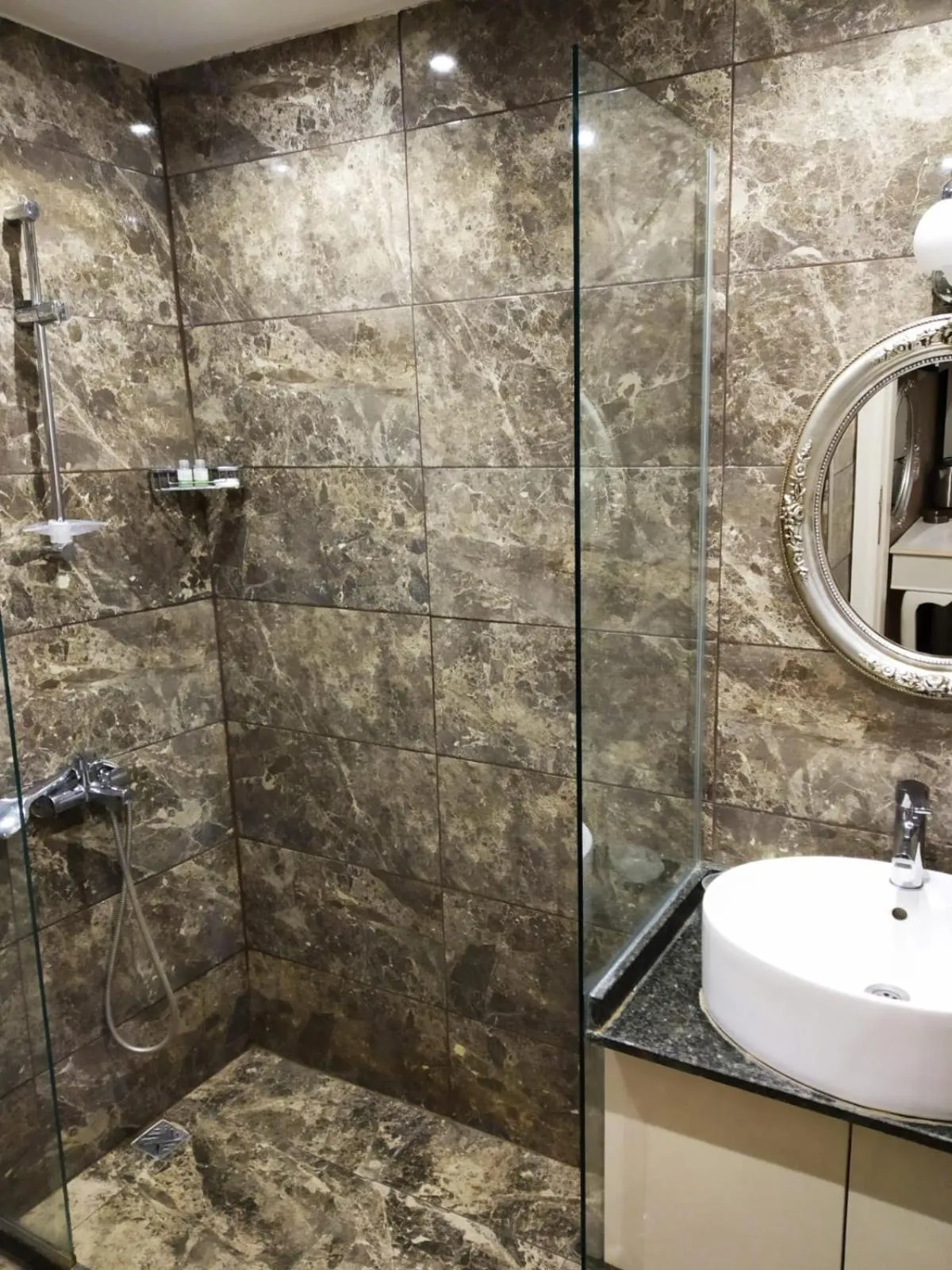 Bathroom in Sun Comfort Hotel