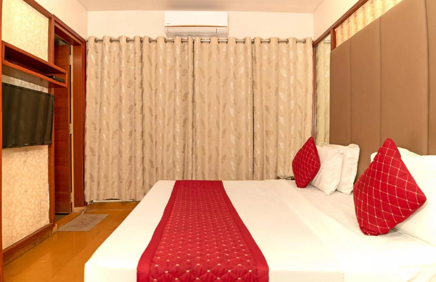 Bedroom, Bed in Uddhav Vilas A Family Hotel