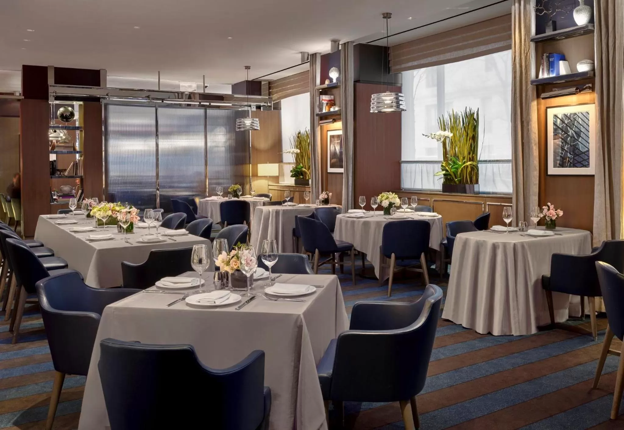 Restaurant/places to eat in Loews Regency New York Hotel