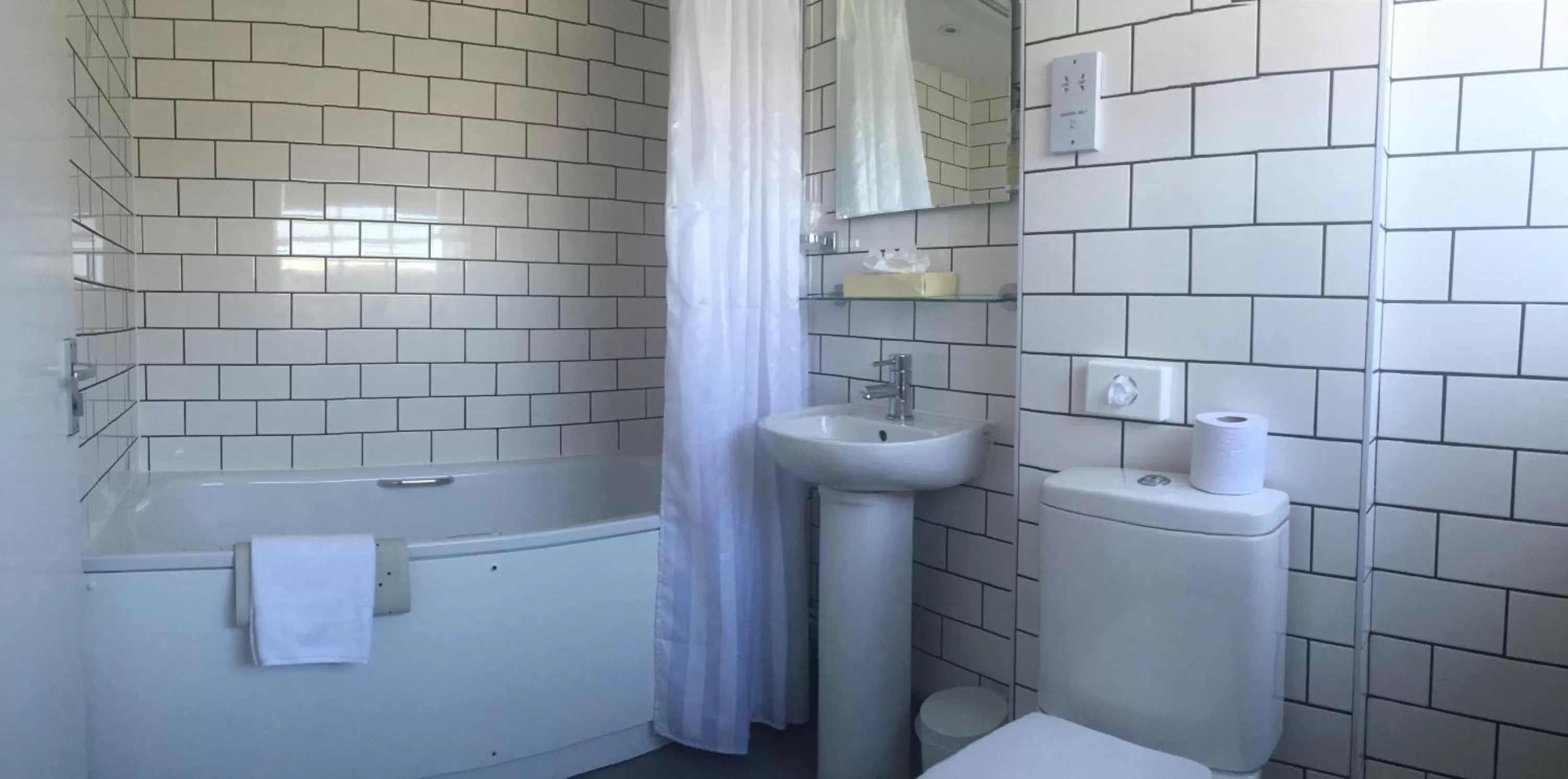 Bathroom in Four Points Flex by Sheraton Brighton