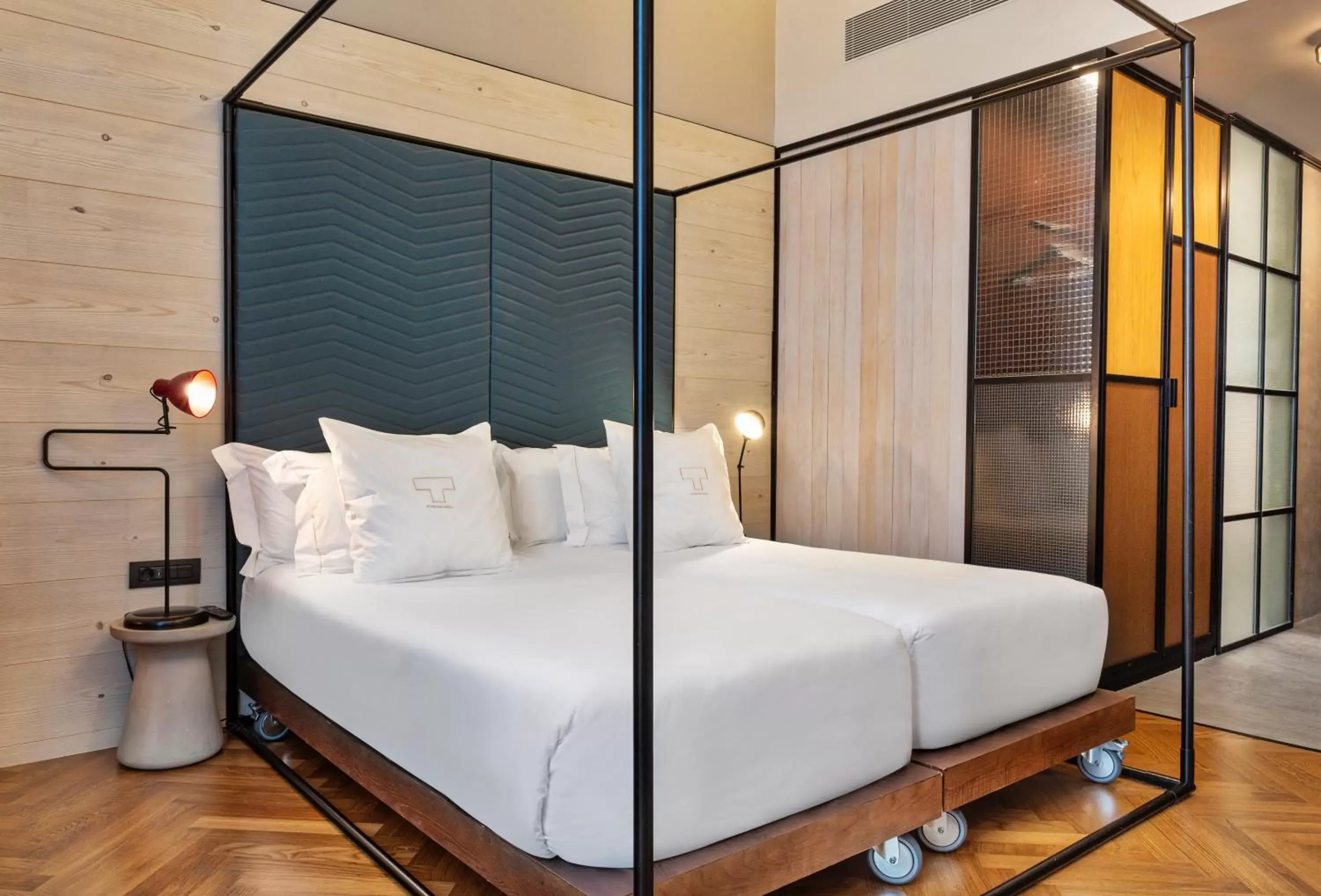 Superior Double or Twin Room in One Shot Tabakalera House Superior Double or Twin Room in One Shot Tabakalera House