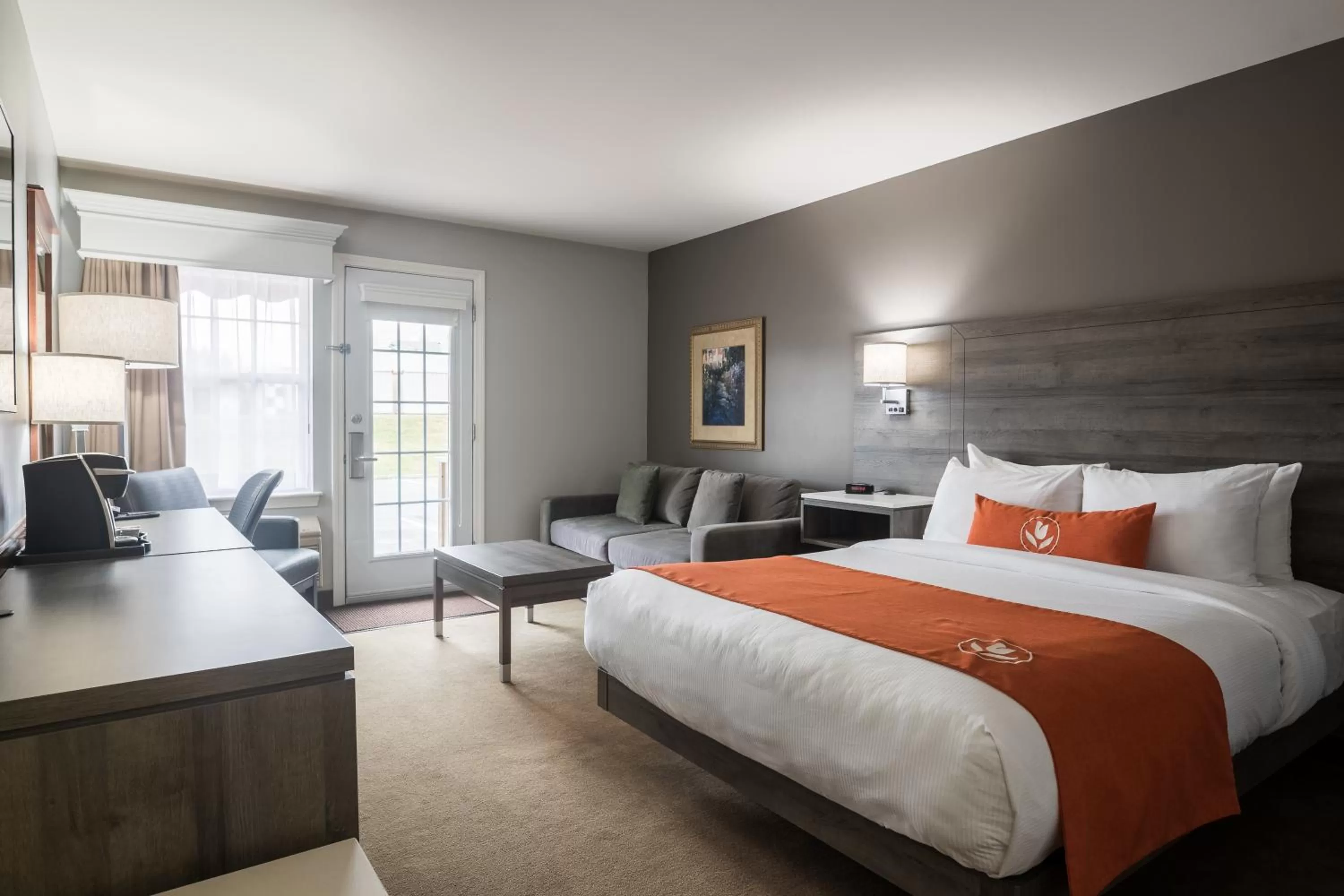 Bed in Amsterdam Inn & Suites Moncton