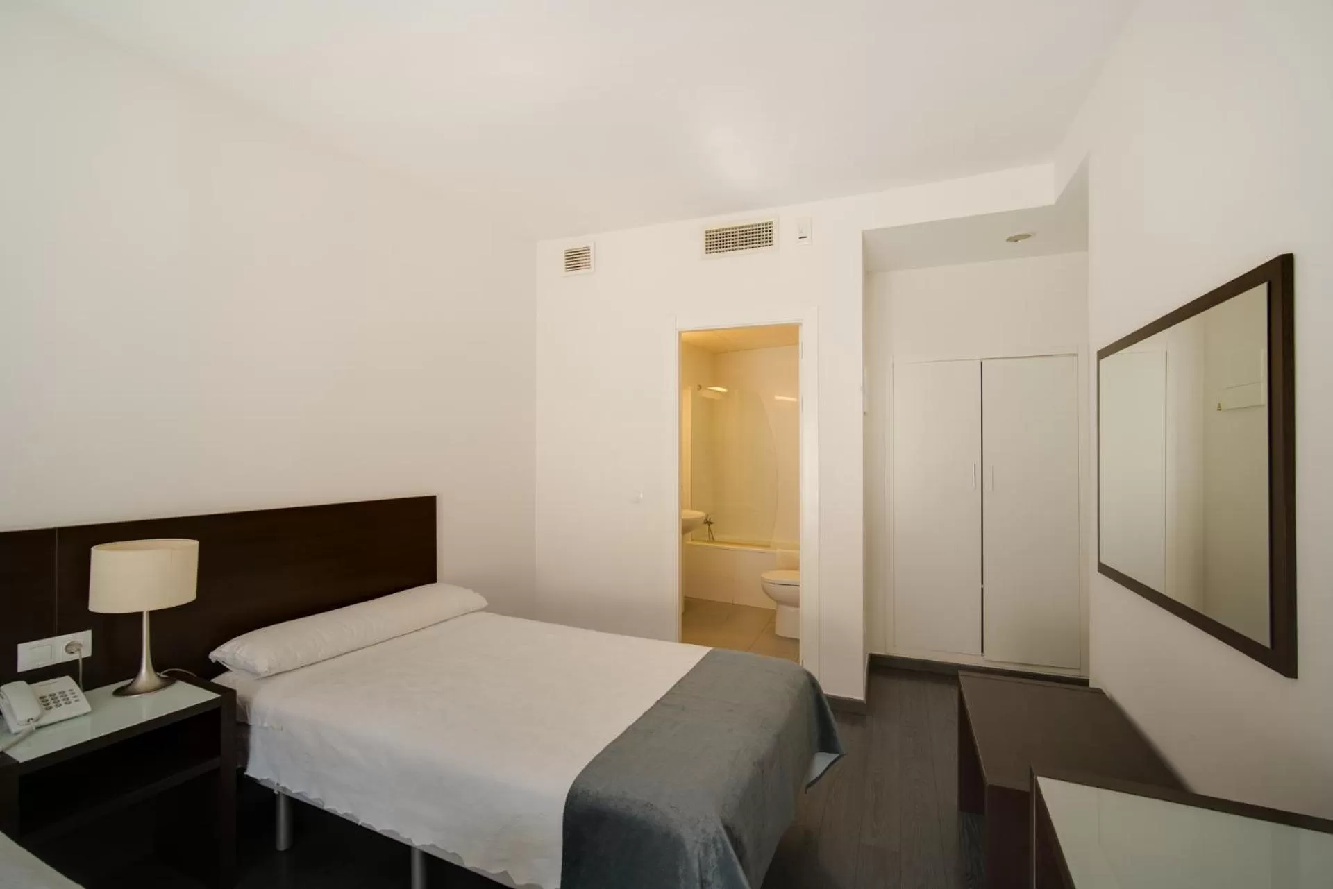 Bed in Hotel Madrid de Sevilla by SHS