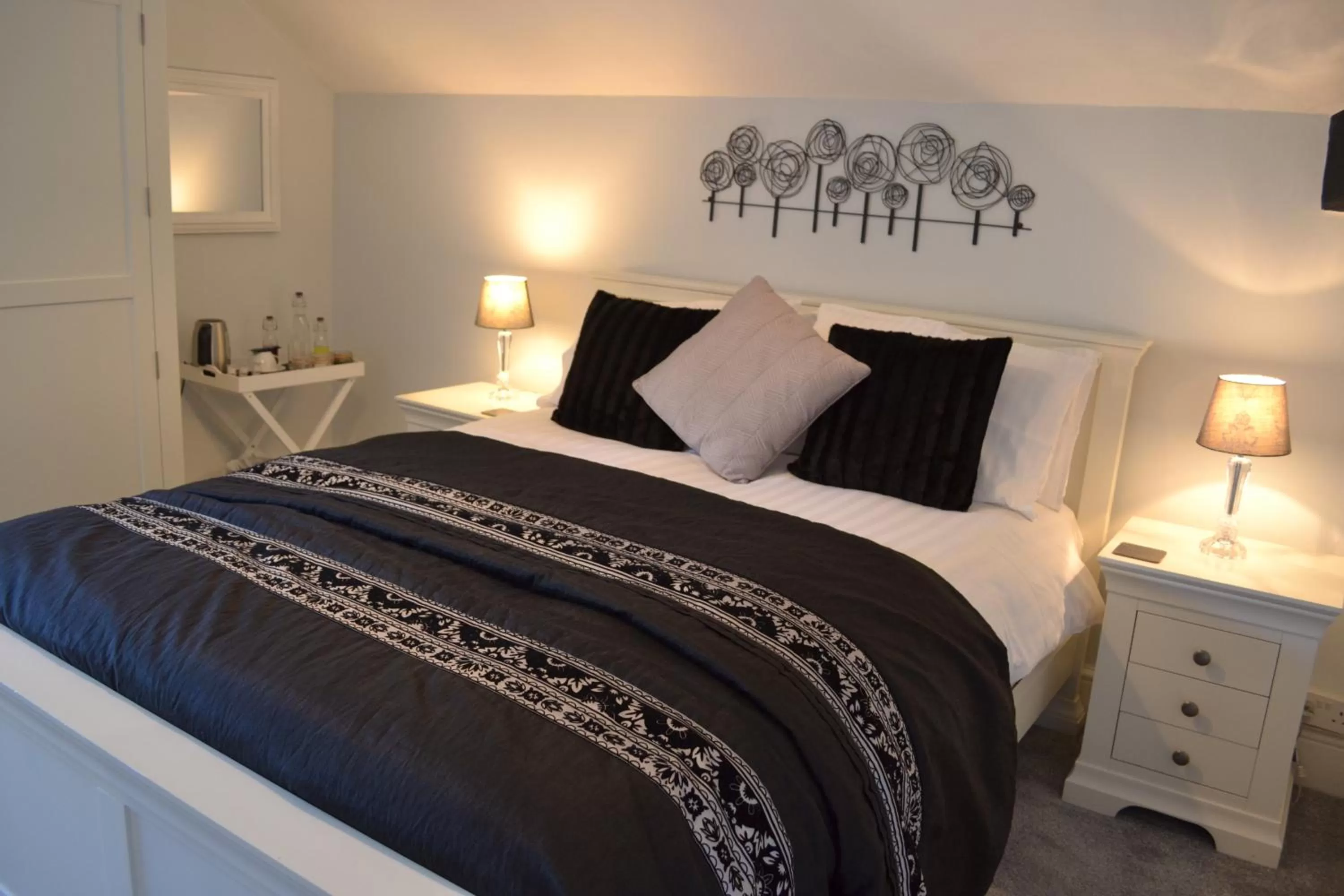 Photo of the whole room, Bed in Coed-y-Fron