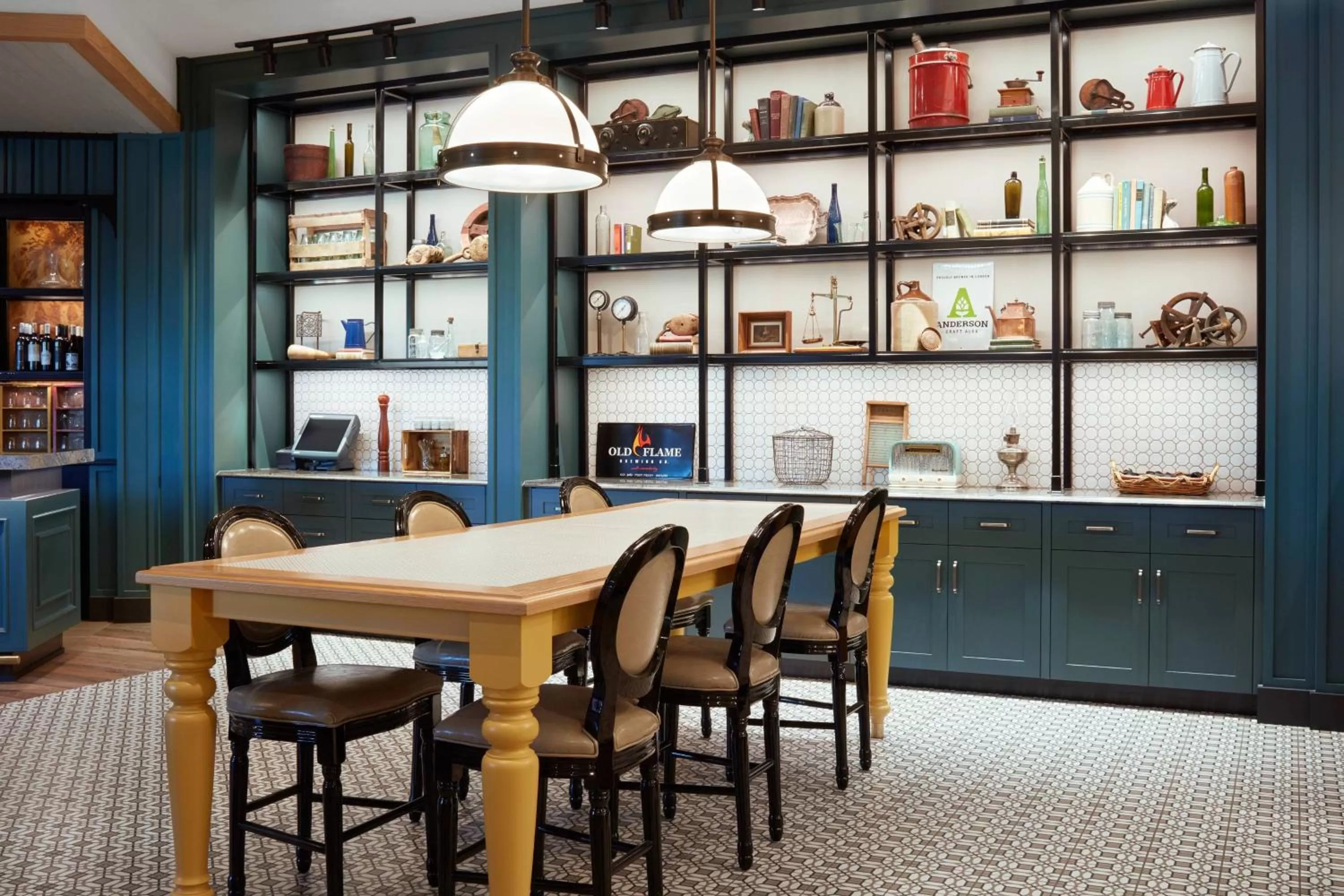 Lounge or bar in Delta Hotels by Marriott Guelph Conference Centre