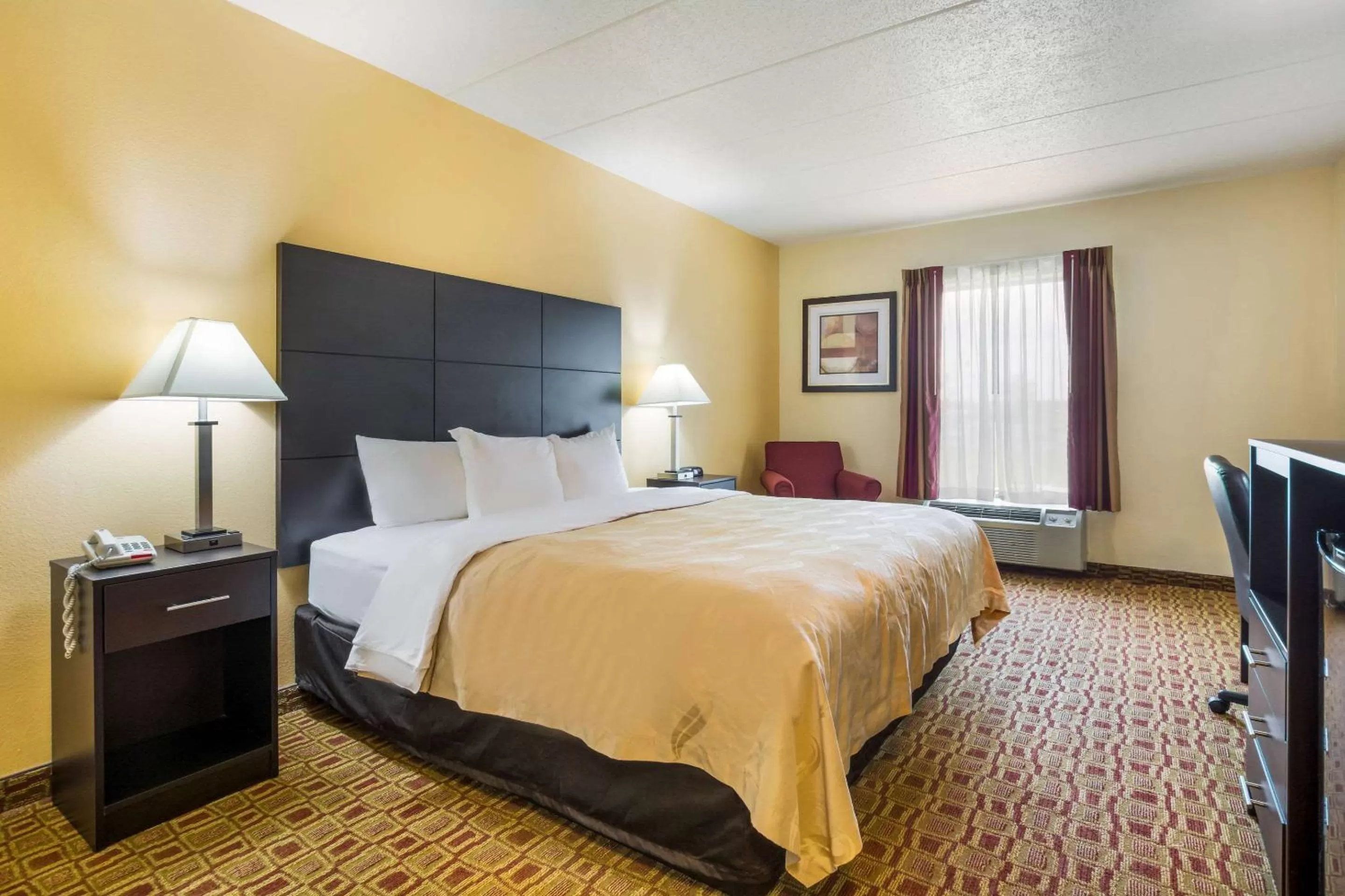 Photo of the whole room, Bed in Quality Inn & Suites Sellersburg - Louisville Area