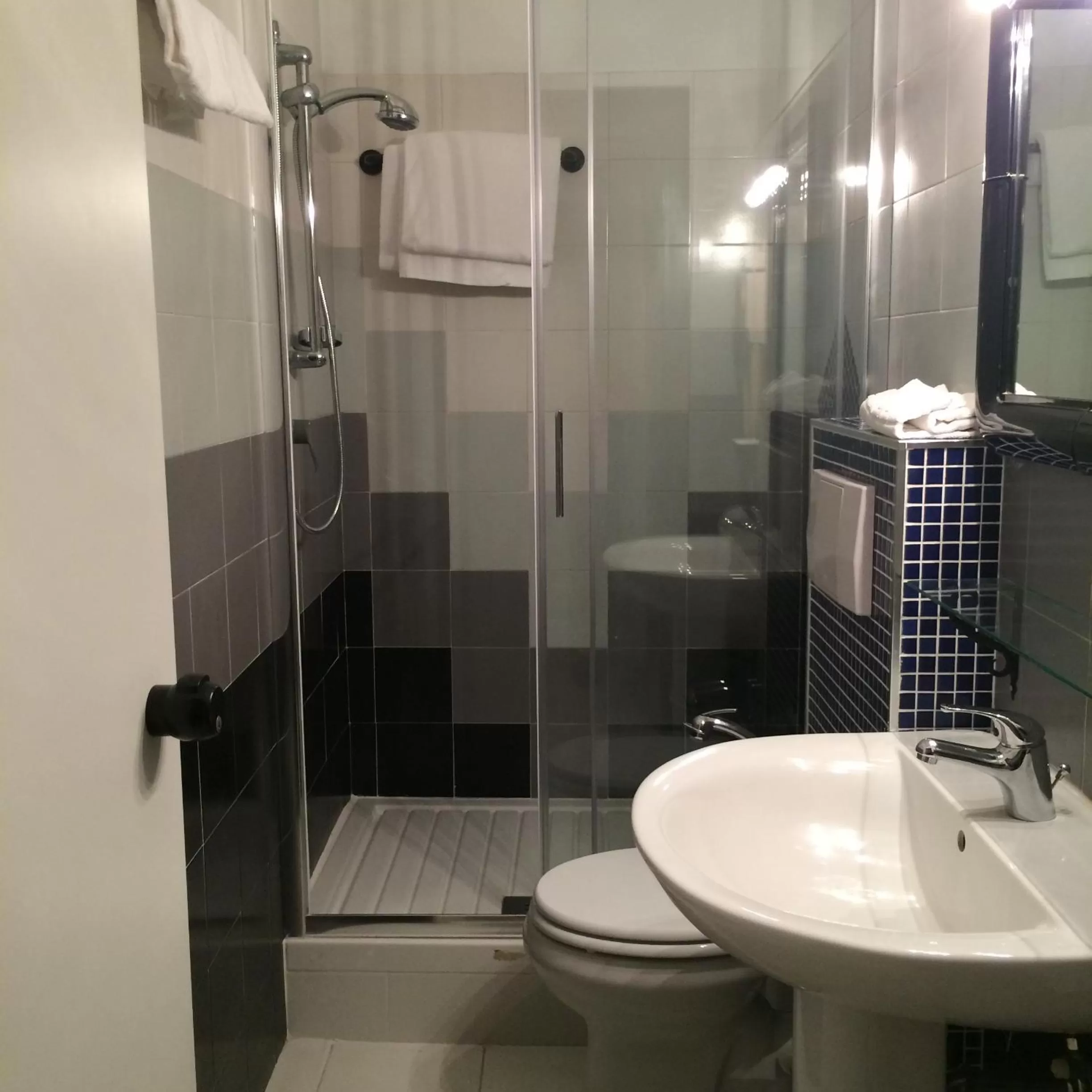 Shower in Hotel Letizia