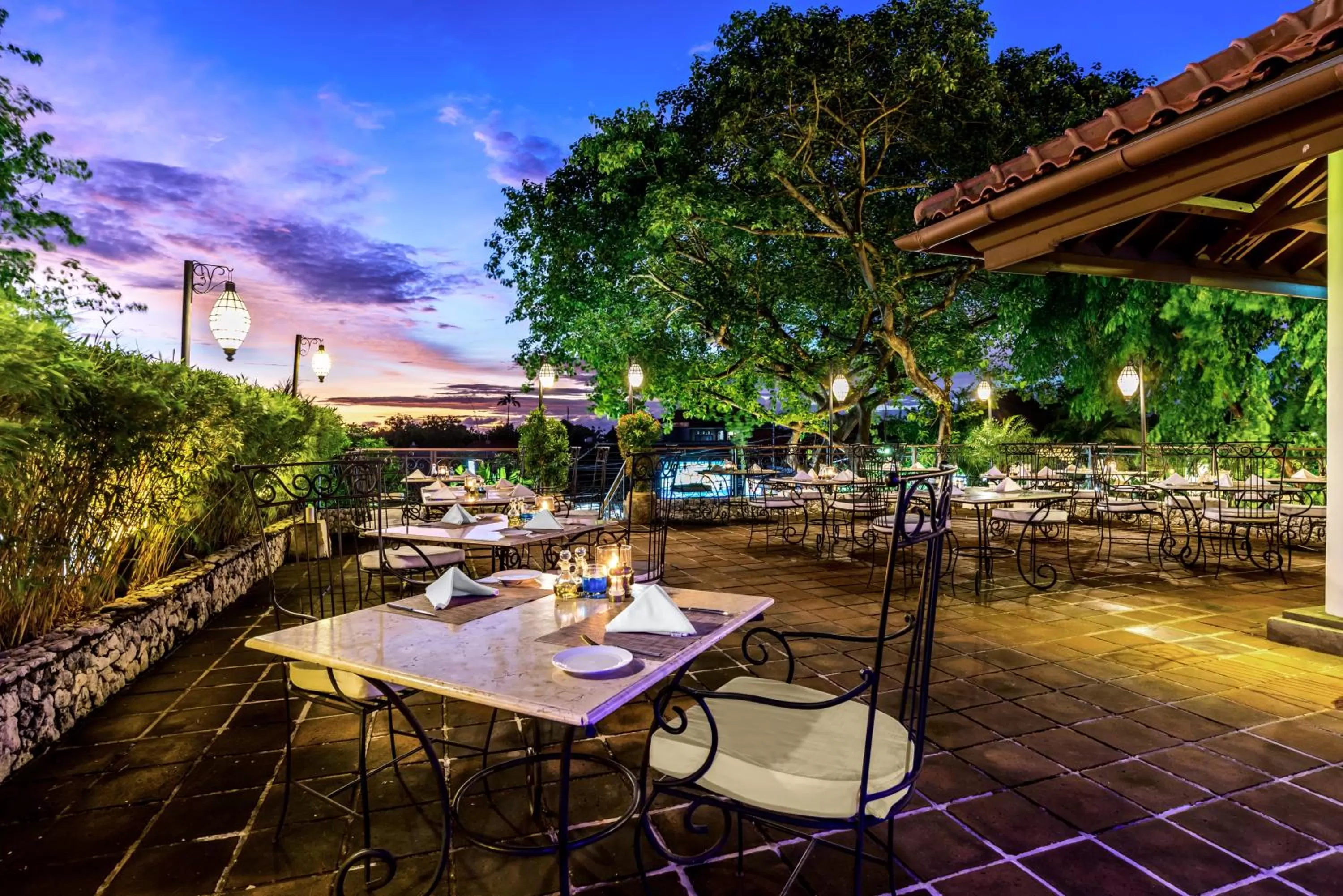 Restaurant/places to eat in Hotel Nikko Bali Benoa Beach