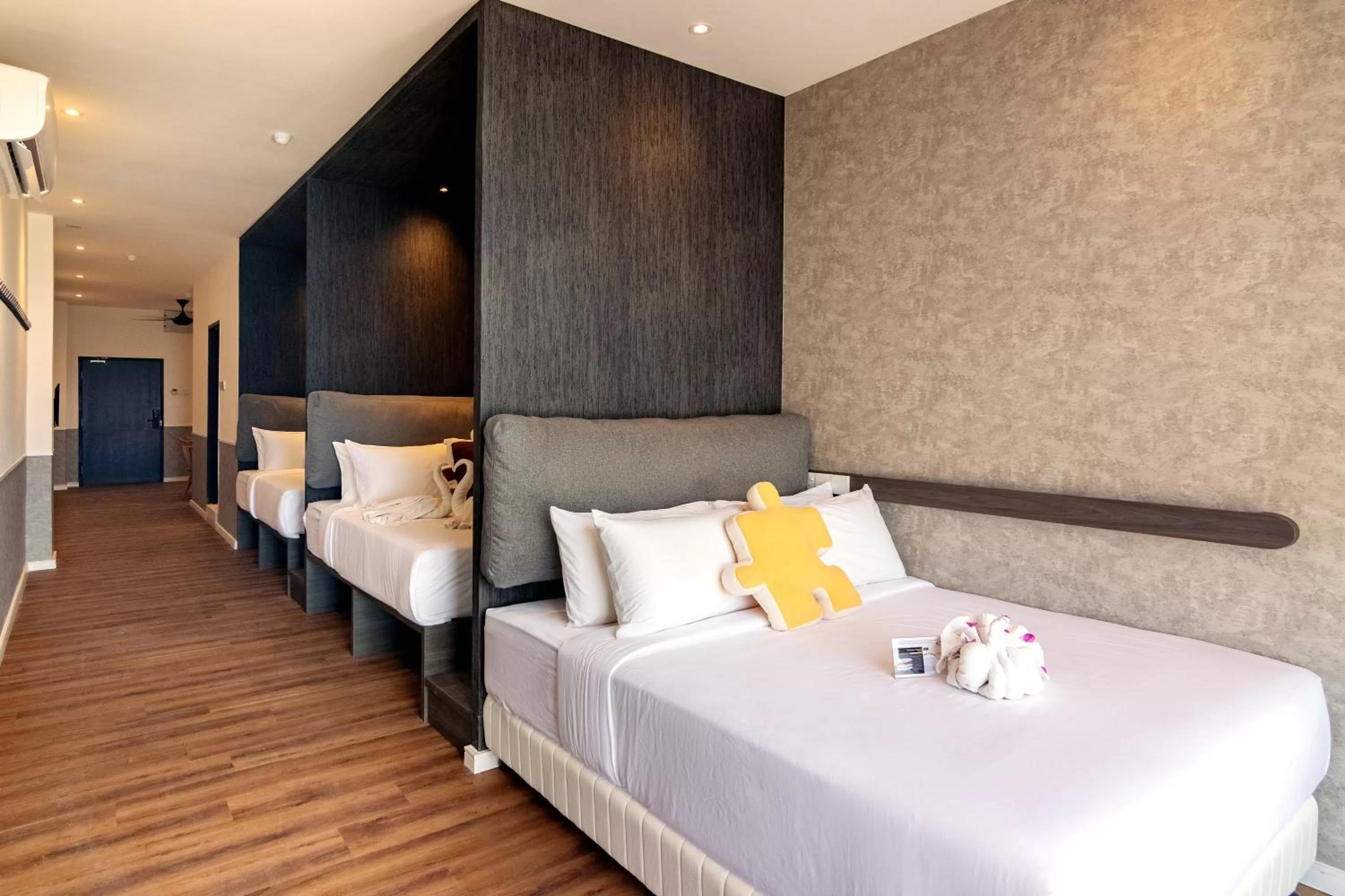 Photo of the whole room, Bed in Bagan Suite