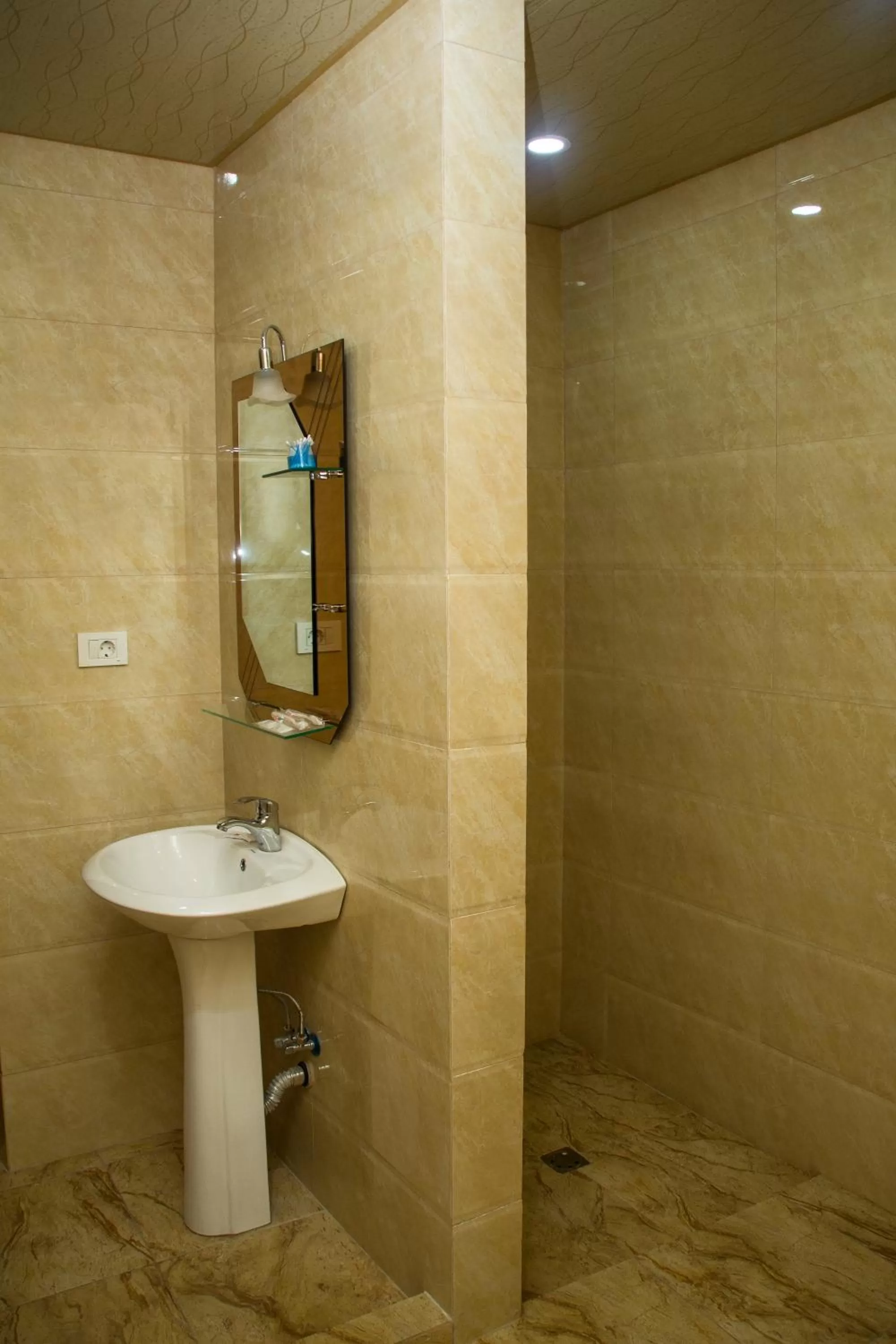 Shower, Bathroom in Mirage Hotel