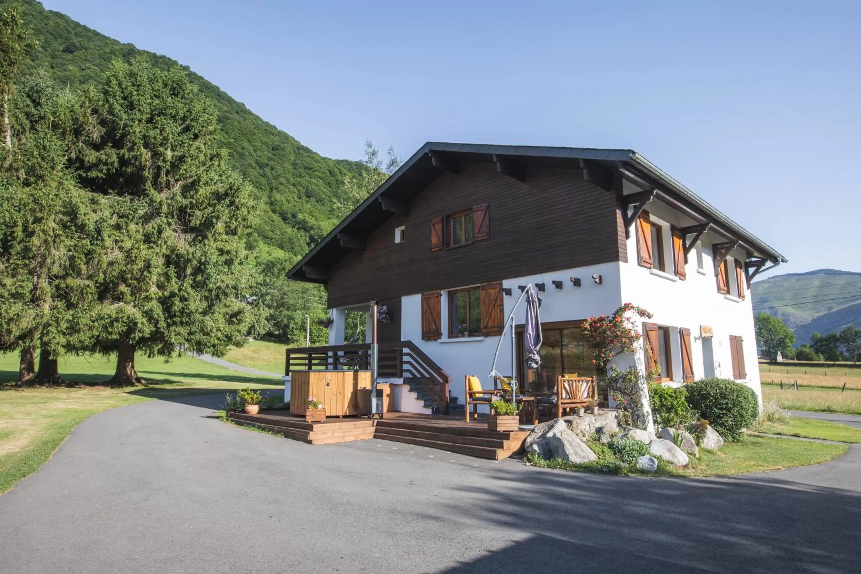 Property building in Chalet Ouréa