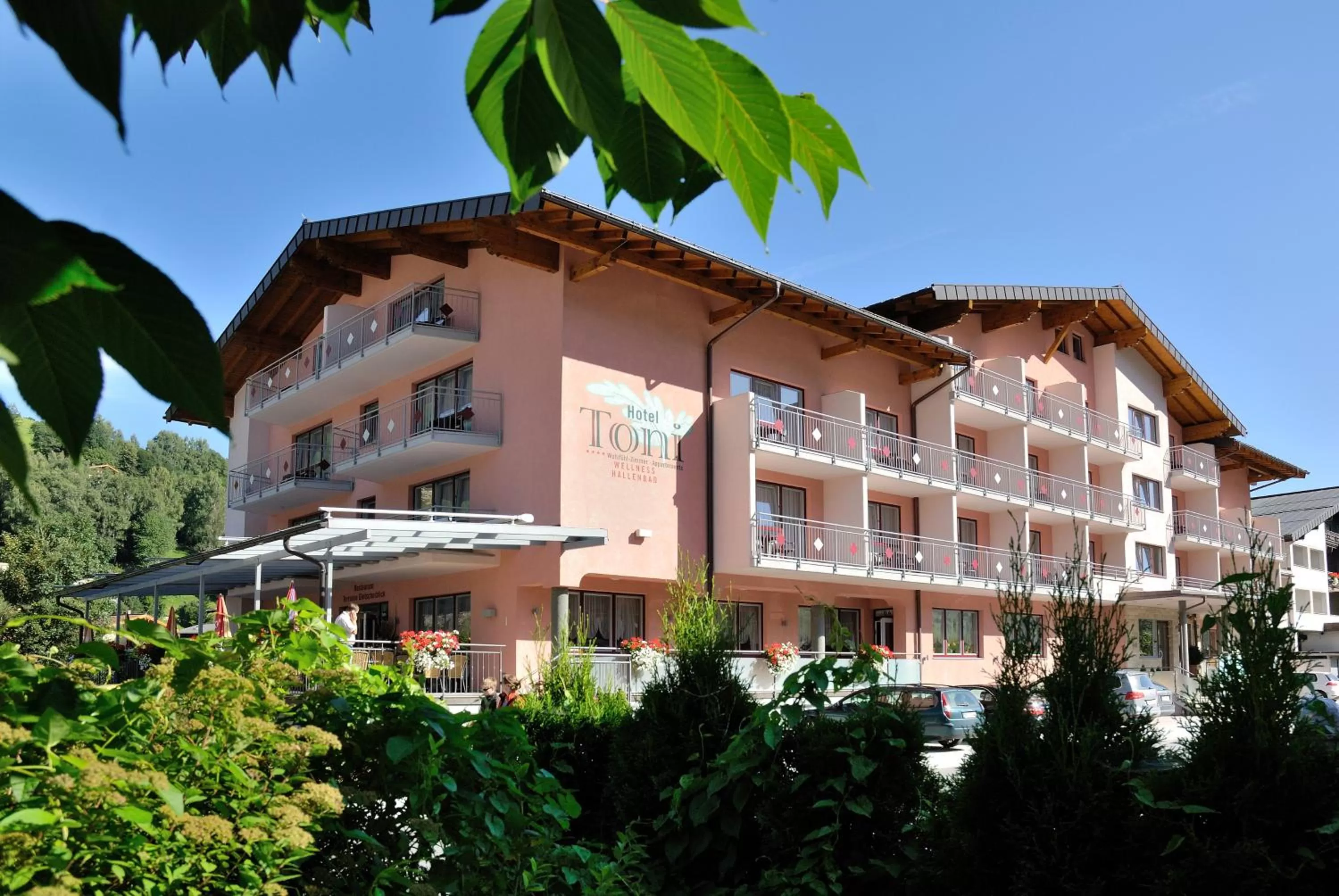 Facade/entrance, Property Building in Hotel TONI inklusive Zell am See - Kaprun Sommerkarte