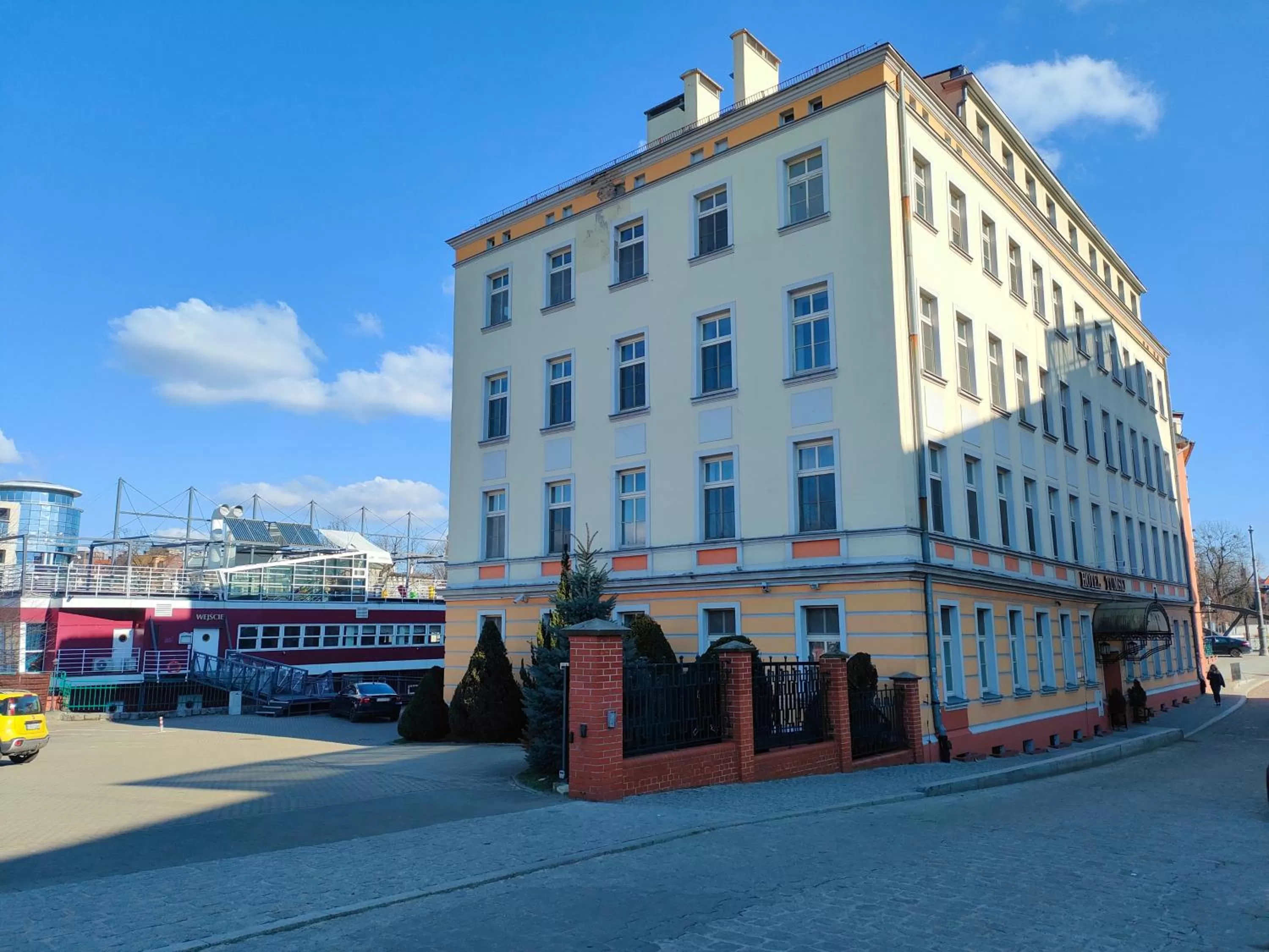 Property building in Great Polonia Wrocław Tumski