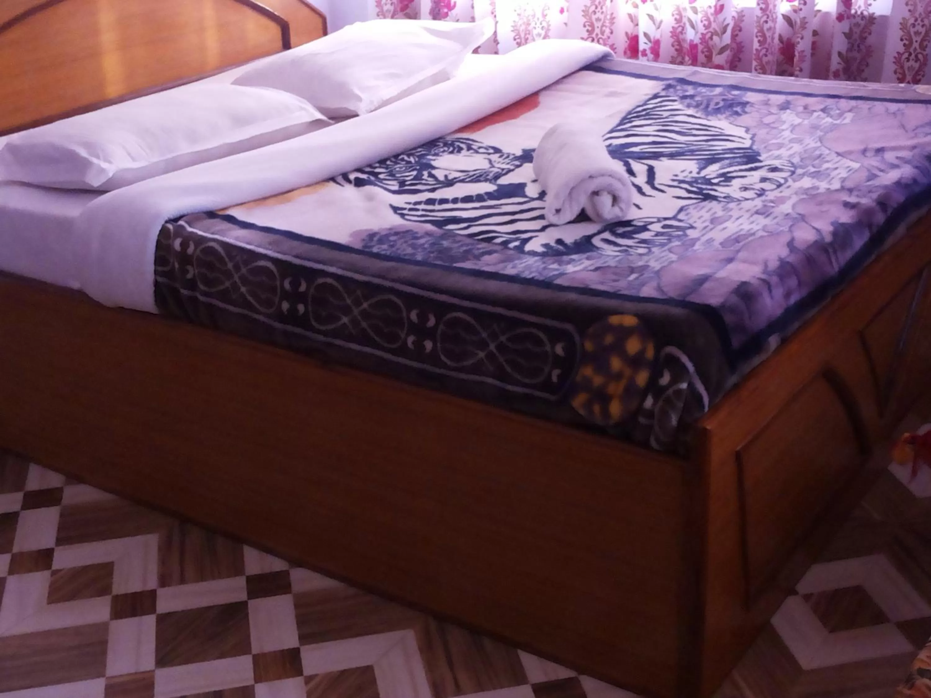 Breakfast, Bed in Hotel Harmony