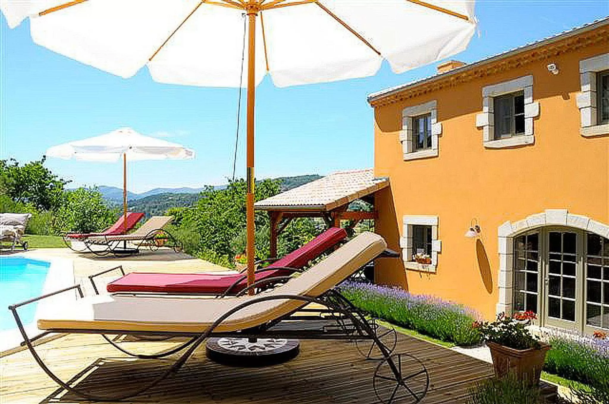 Swimming pool in La Bastide de Fontaille