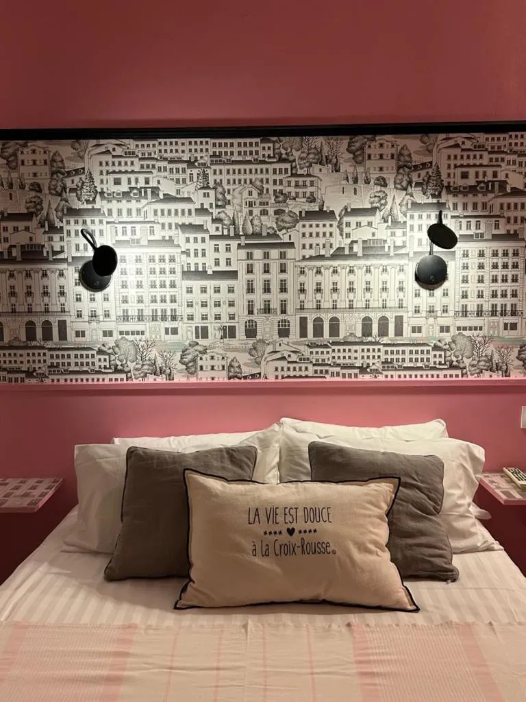 Bed in Hôtel de la Croix-Rousse