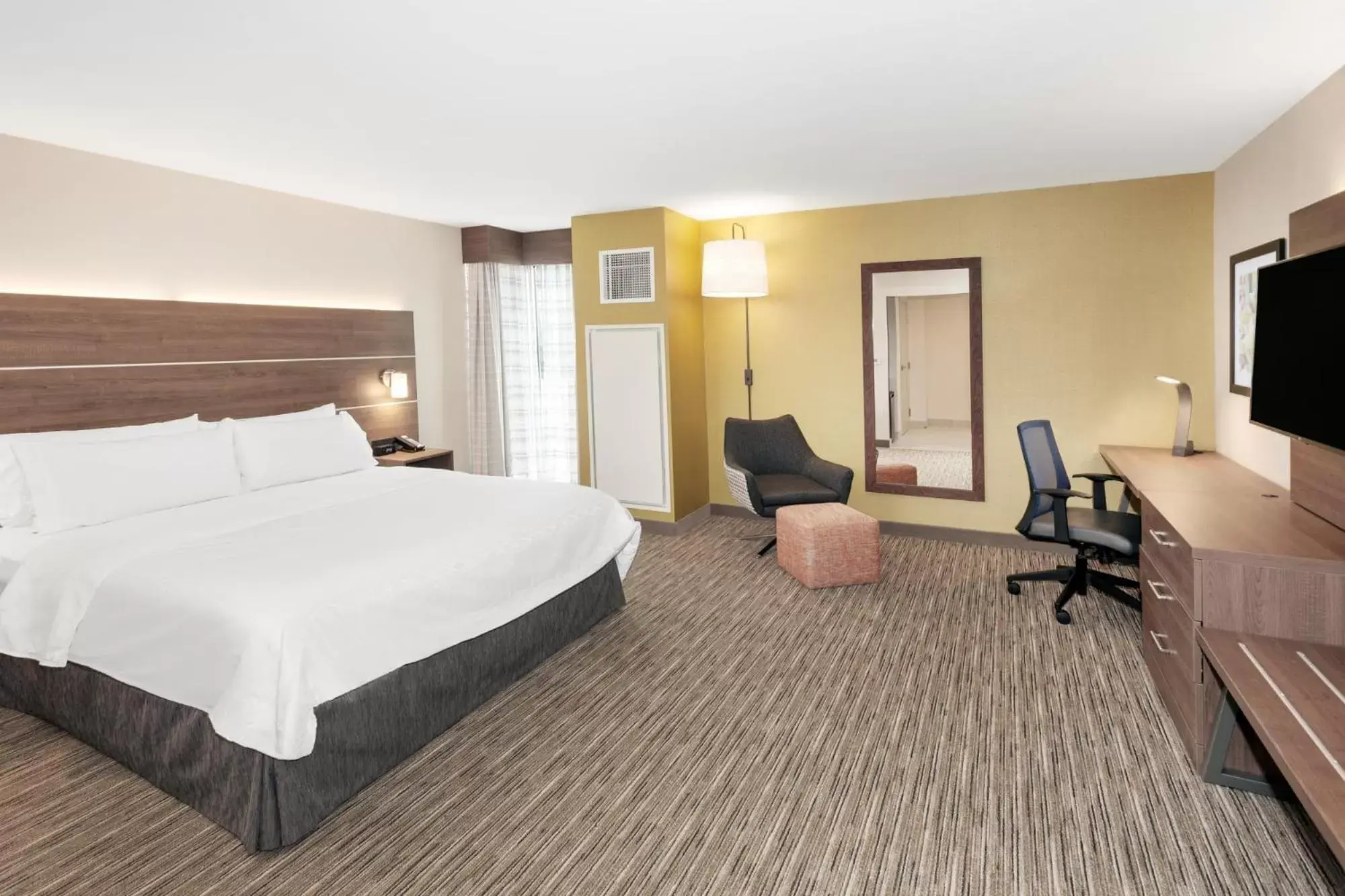 King Room - Disability Access in Holiday Inn Express & Suites Downtown Ottawa East by IHG King Room - Disability Access in Holiday Inn Express & Suites Downtown Ottawa East by IHG
