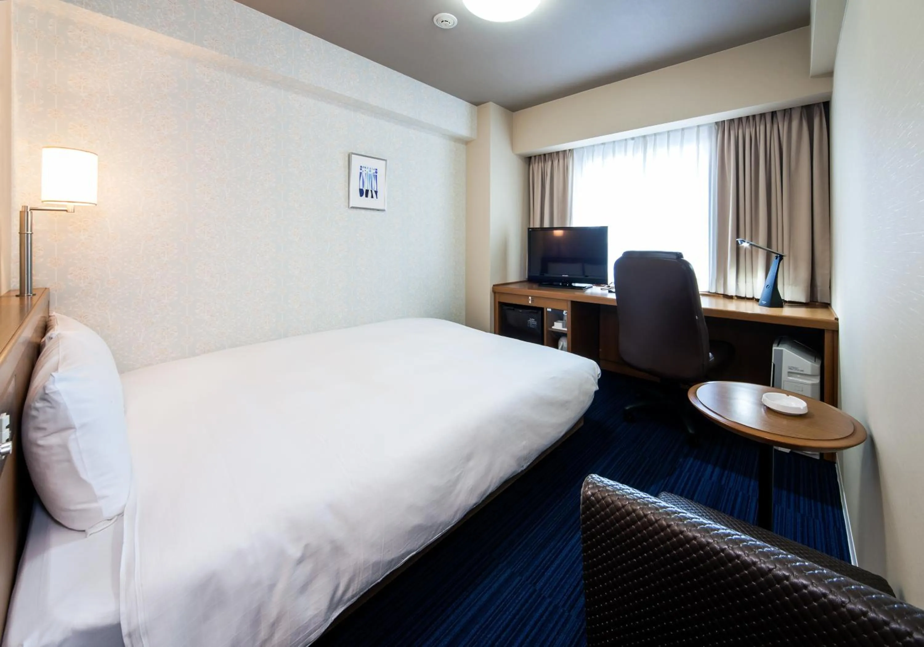 Photo of the whole room, Bed in Daiwa Roynet Hotel Kobe Sannomiya
