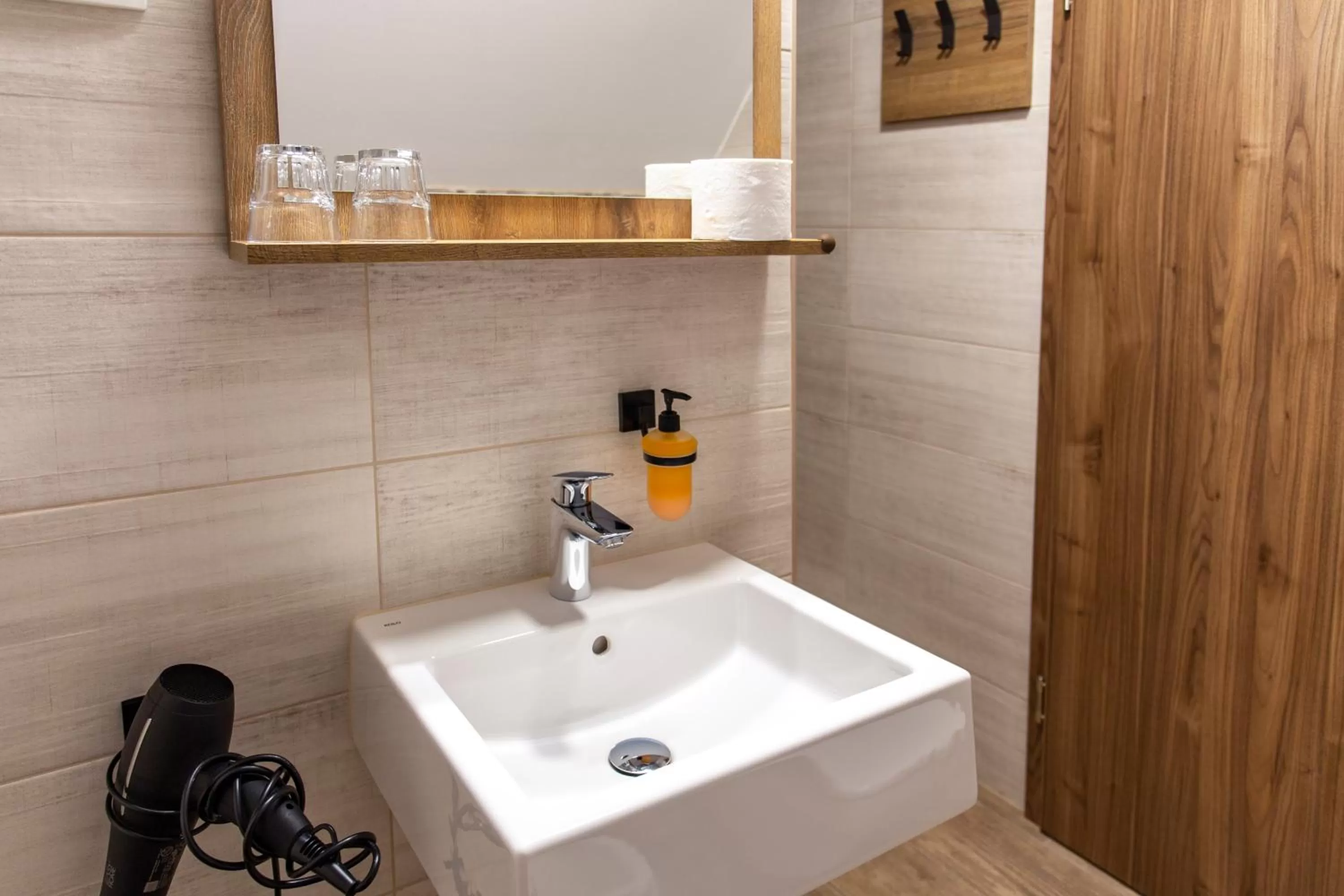 Property building in Vila Marin Miler