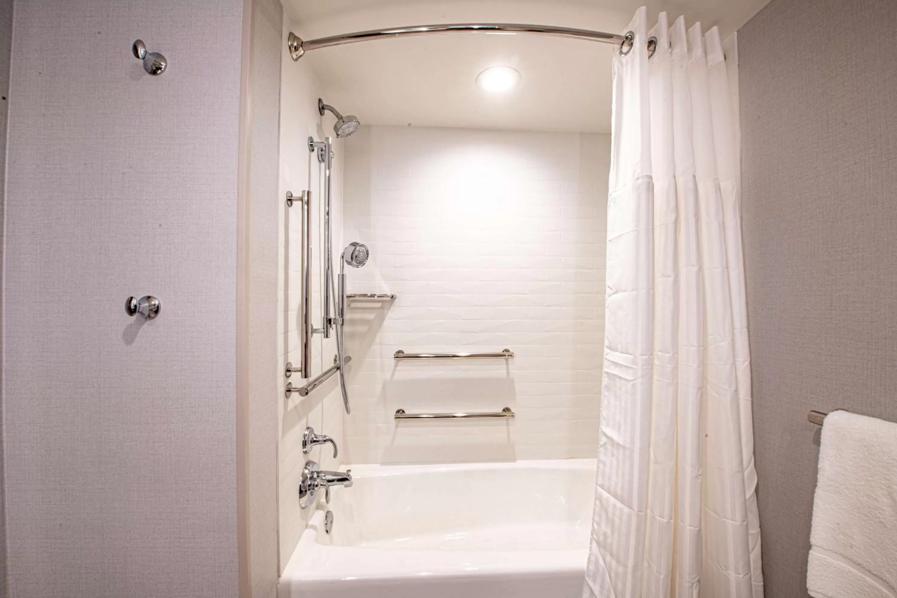 Bathroom in Hilton Garden Inn Asheville South