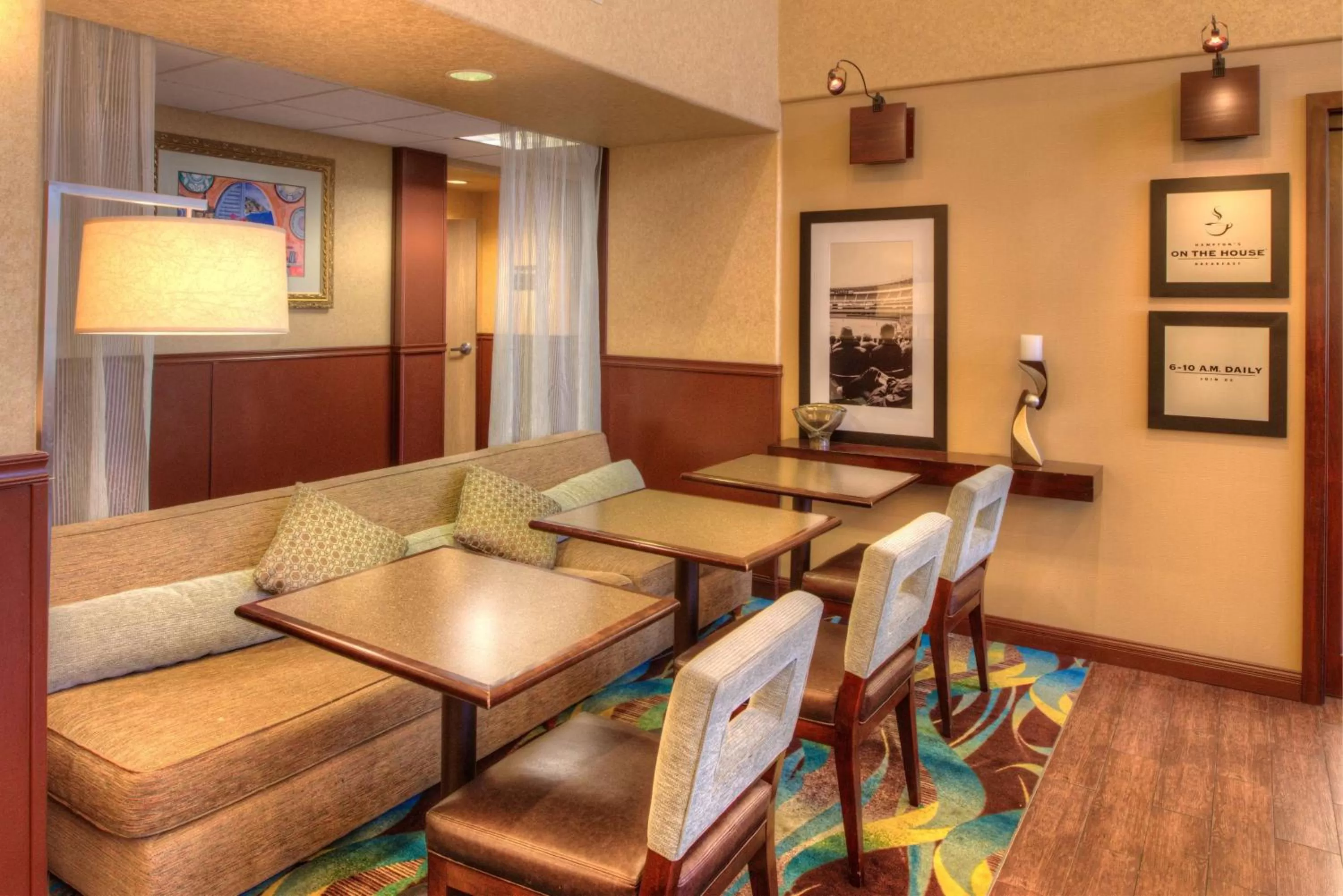 Restaurant/places to eat in Hampton Inn & Suites Ontario