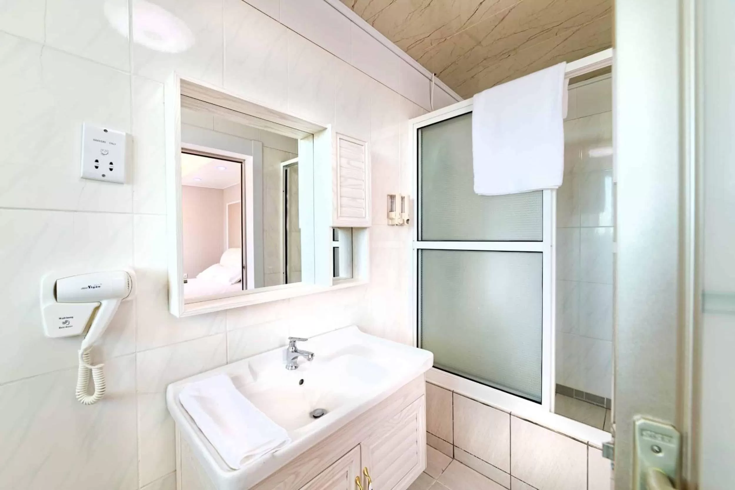 Bathroom in Riverside Hotel