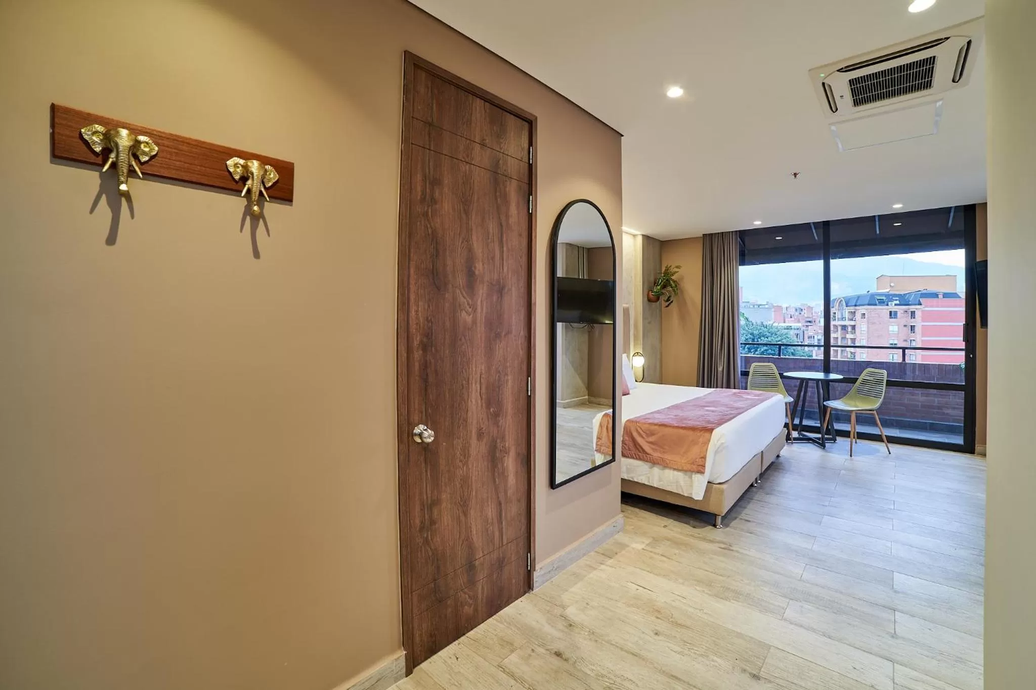 Photo of the whole room, Bed in Eutopiq Hotel