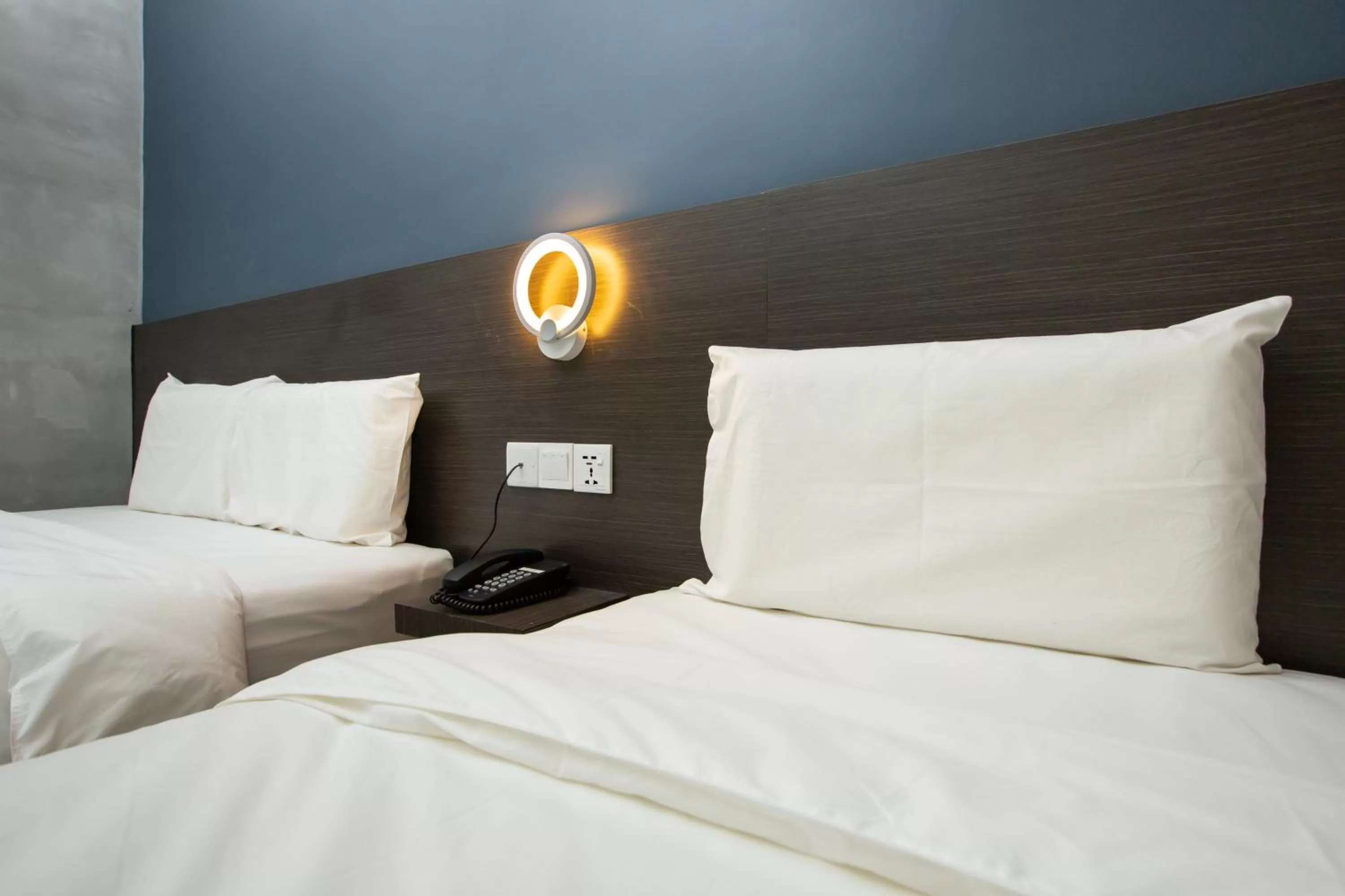 Bed in 1 Hotel Signature