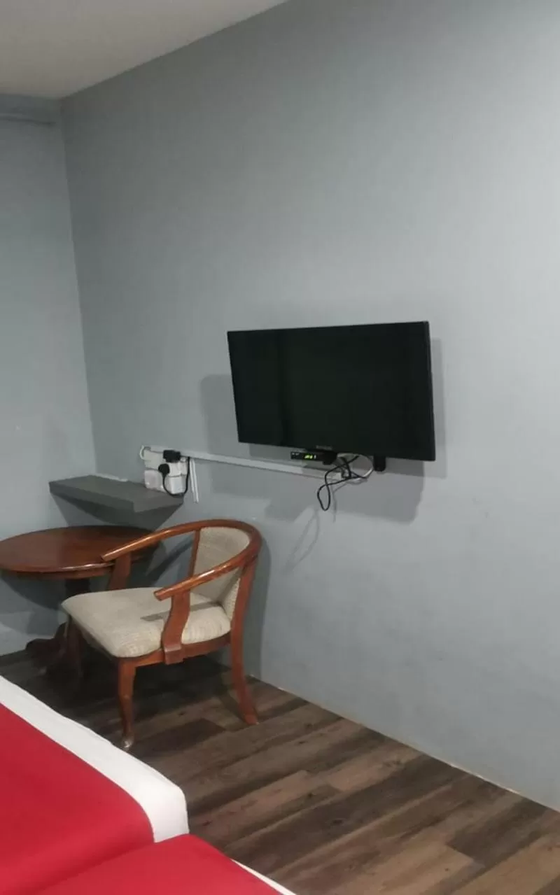 Communal lounge/ TV room in Lucky Hotel