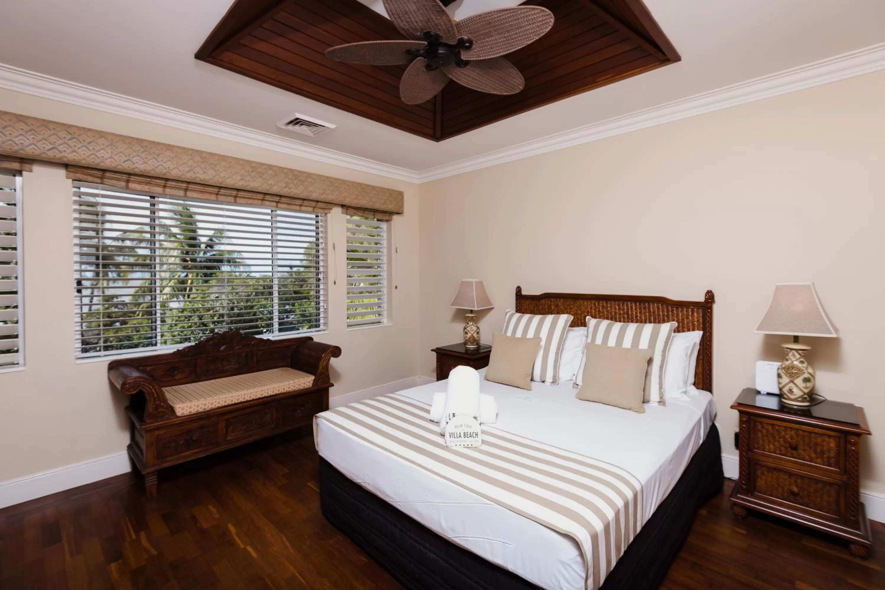Bed in Villa Beach Palm Cove