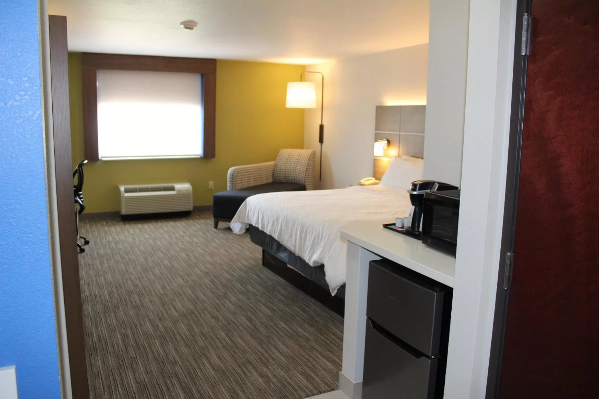 Photo of the whole room, Bed in Holiday Inn Express Ponca City by IHG