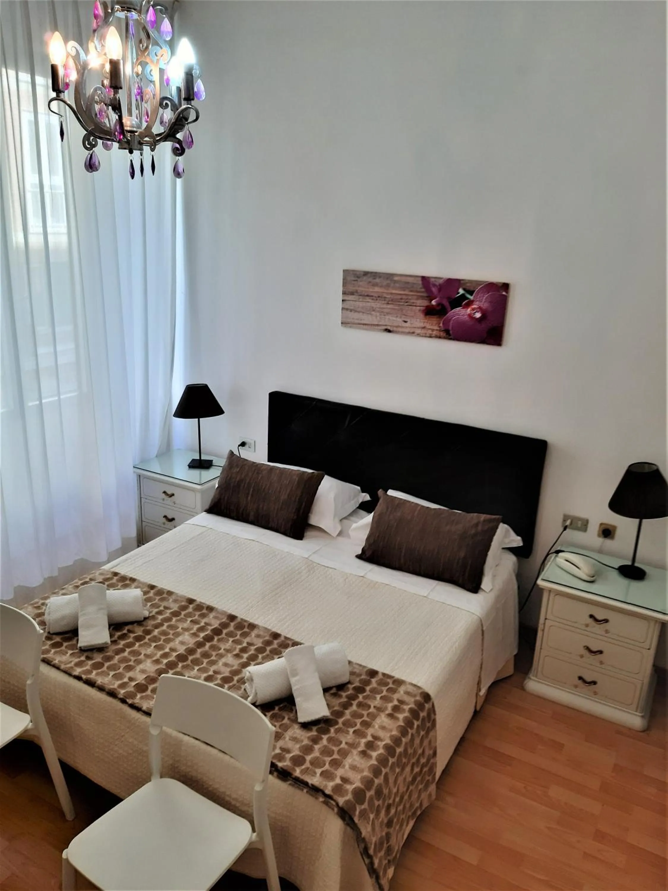 Bed in Hotel Victoria