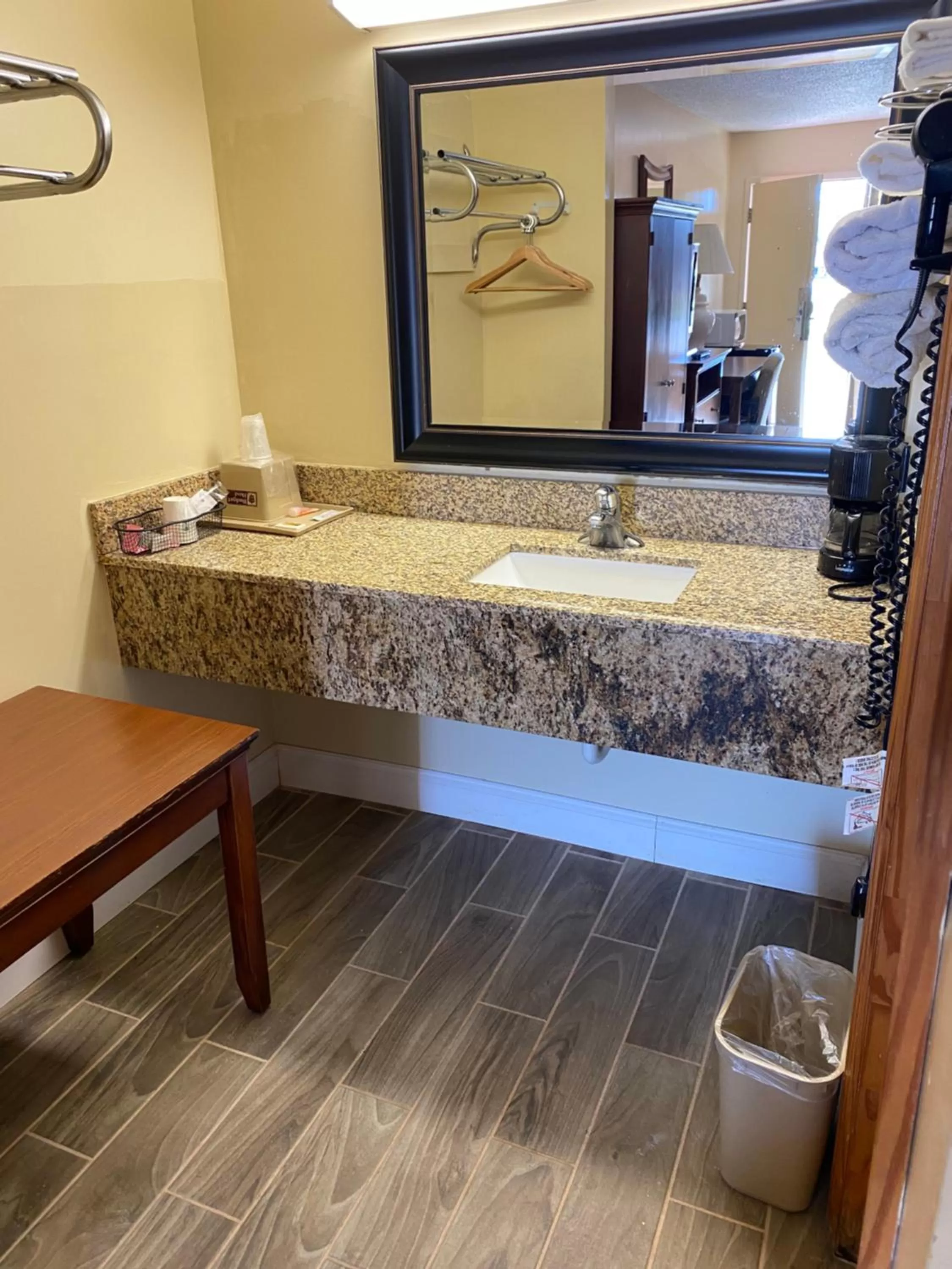 Coffee/tea facilities in Budget Host Inn - Baxley