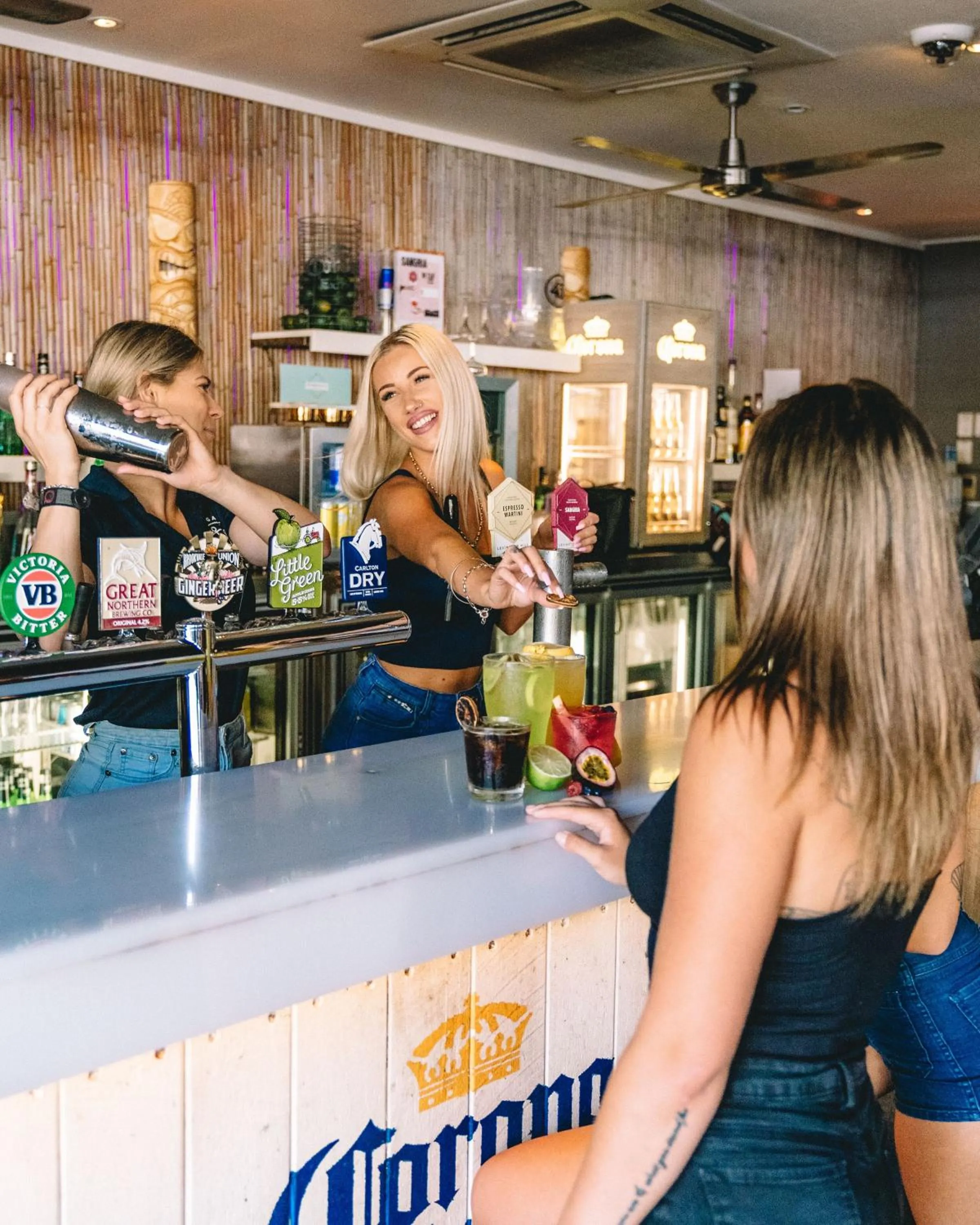 Restaurant/places to eat in Gilligan's Hotel & Resort Cairns