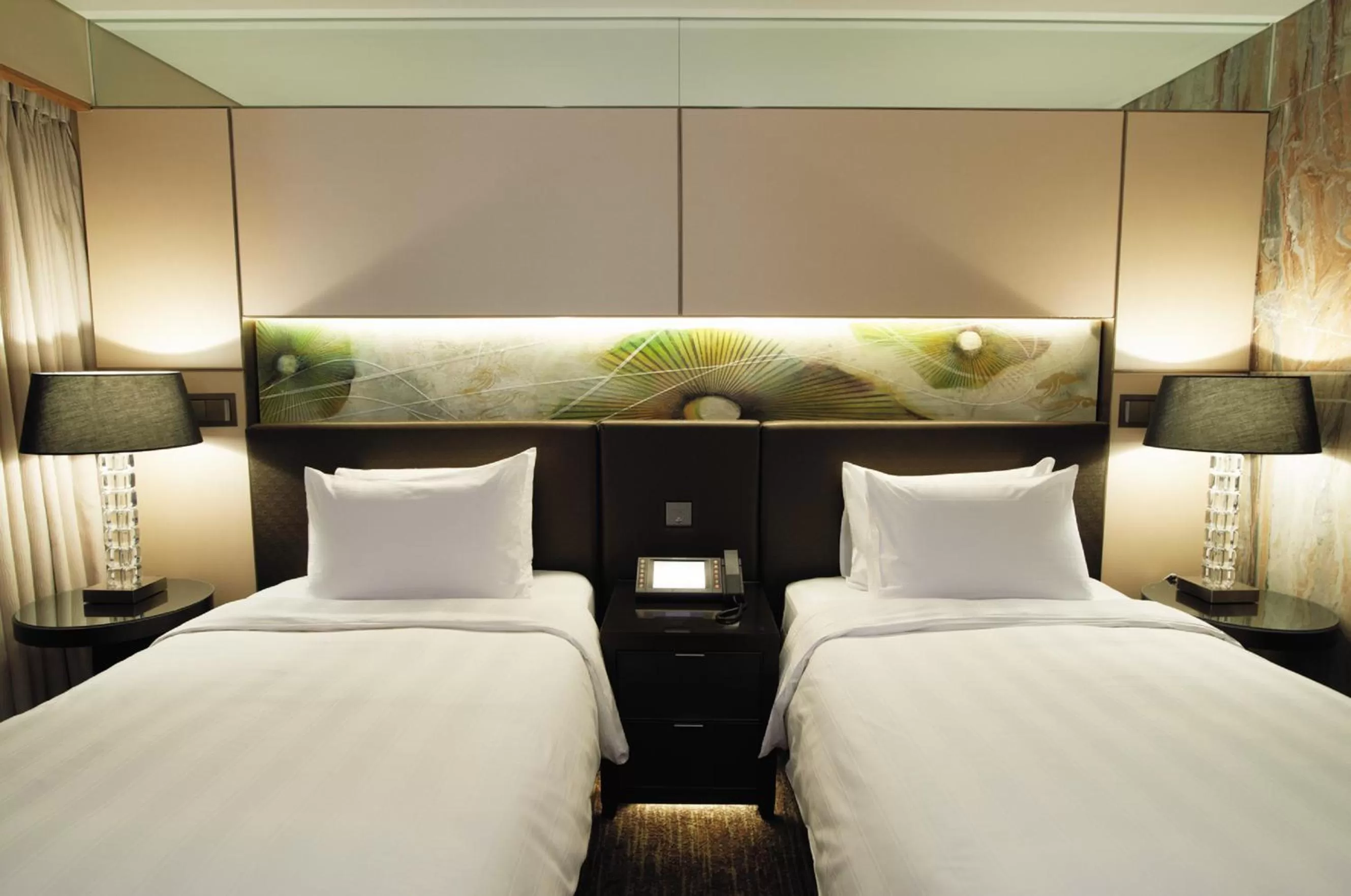 Bedroom, Bed in Lotte Hotel Seoul
