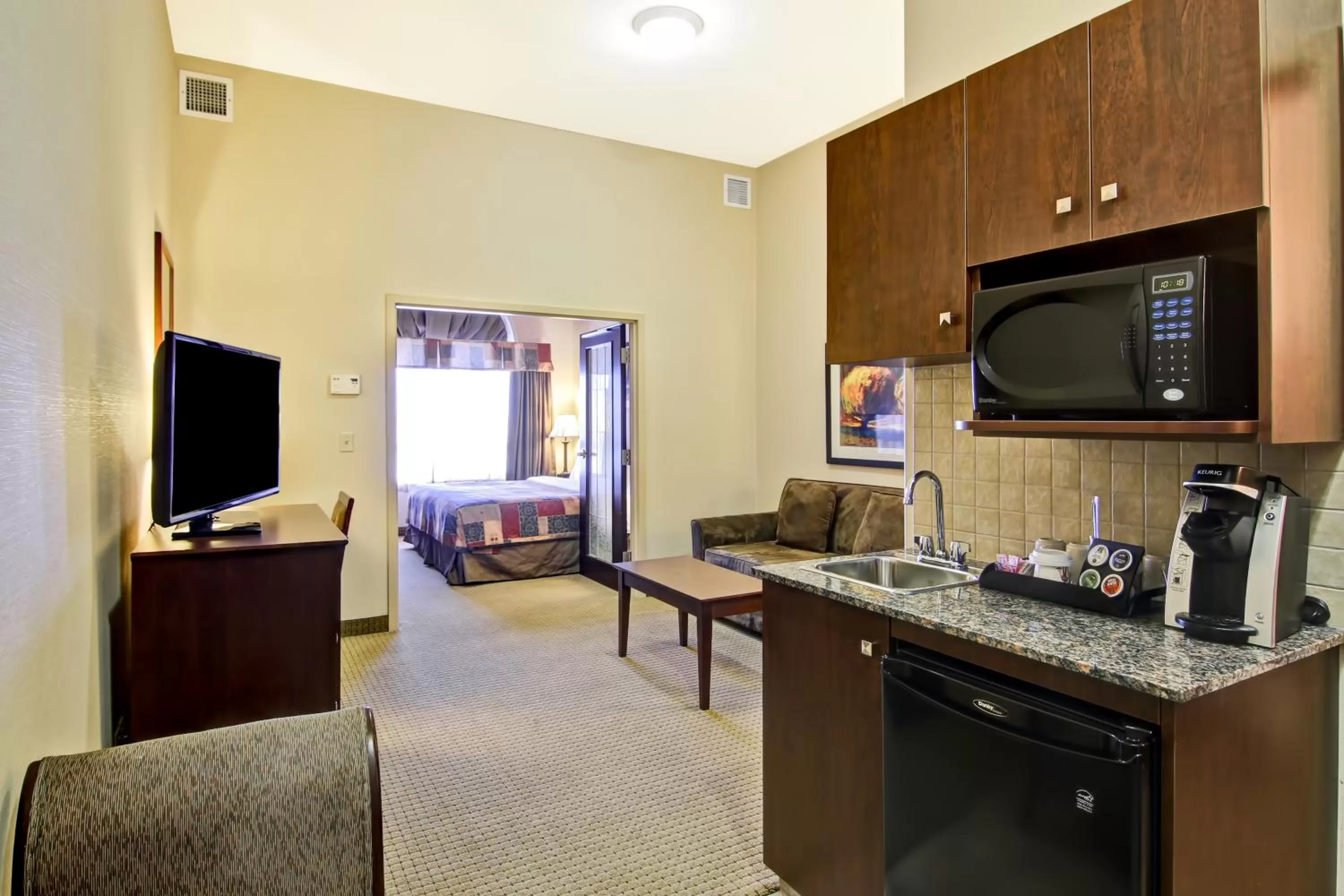 Photo of the whole room in Canalta Camrose