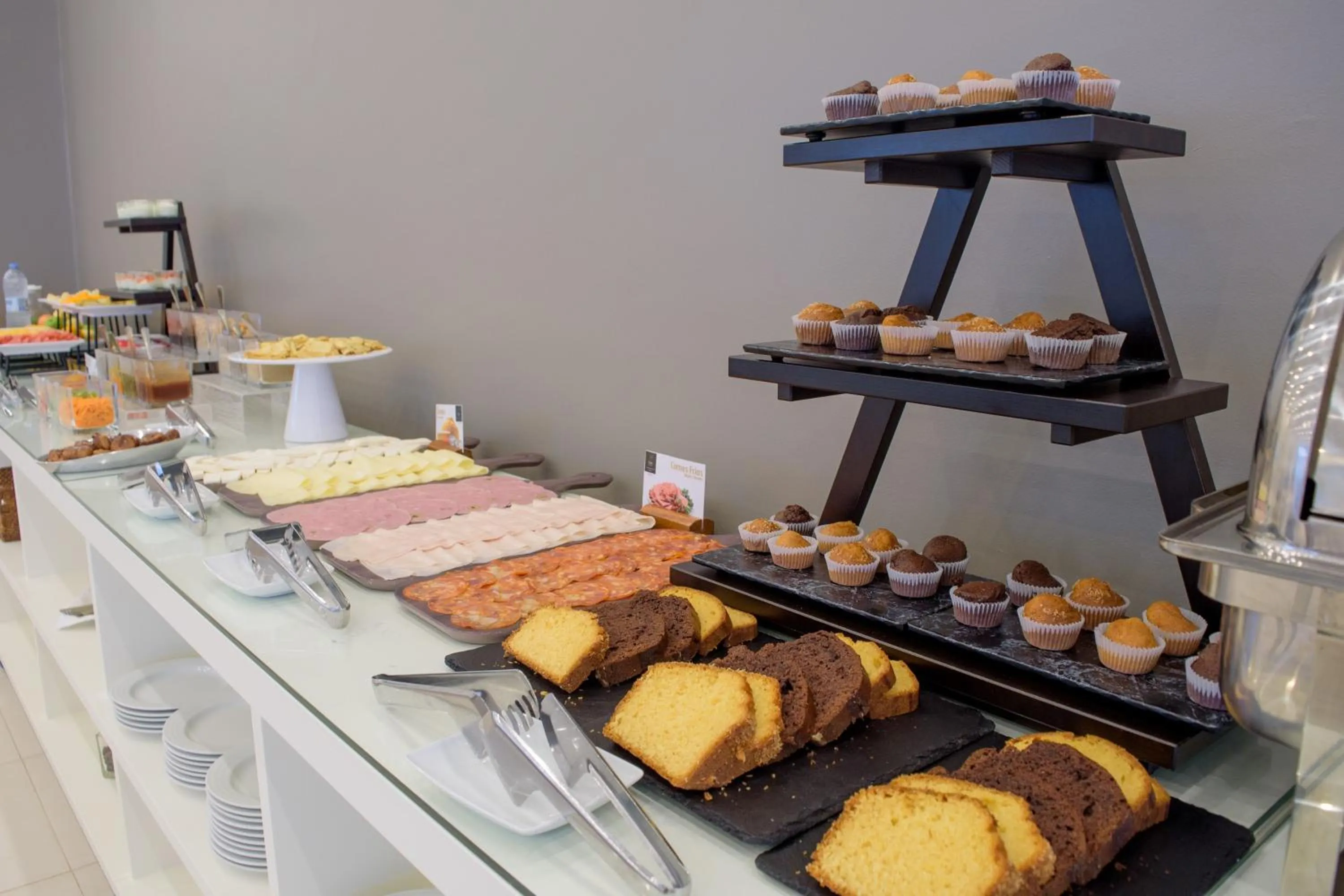 Restaurant/places to eat in Oasis Porto Grande